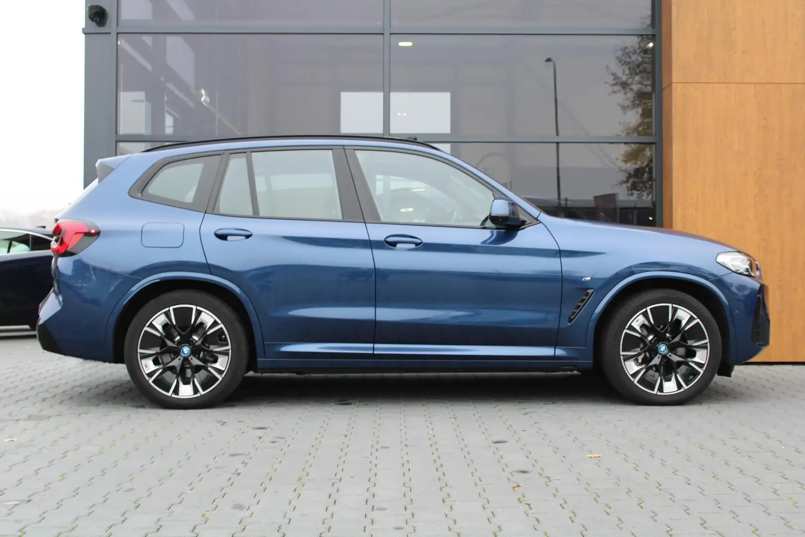 BMW iX3 High Executive 80kWh M-Sport | ACC | Pano | Faceli Bleu - 2
