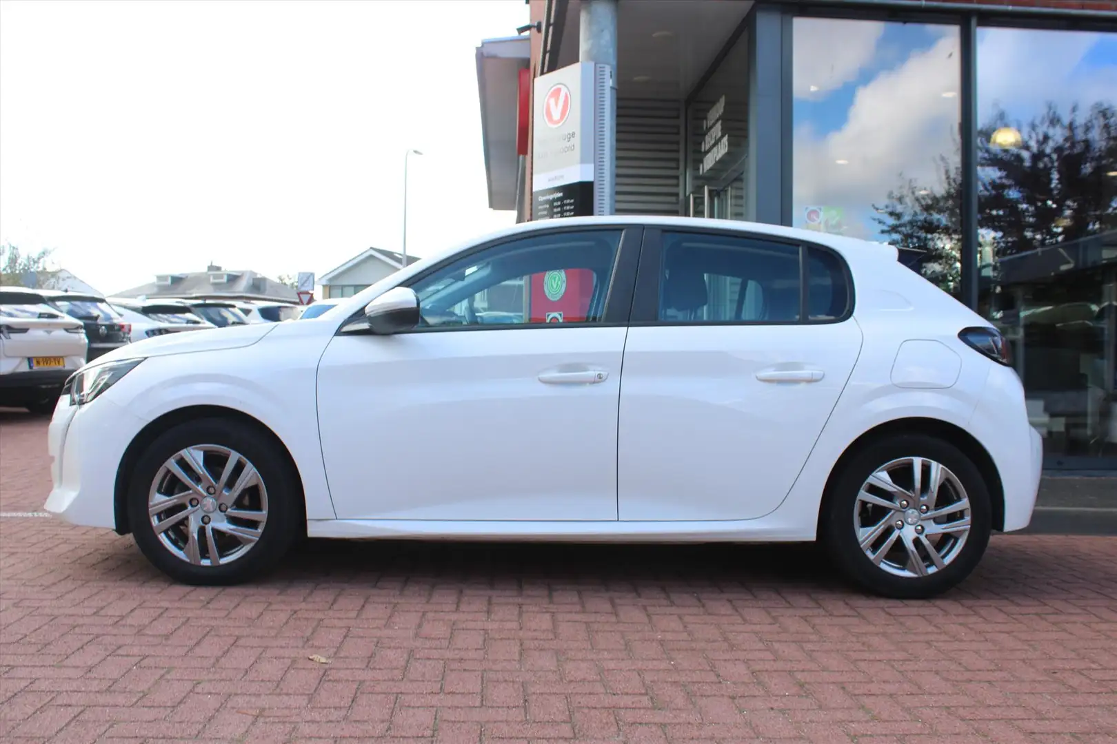 Peugeot 208 1.2 PureTech *Active* | Carplay | Navigatie | PDC Wit - 2