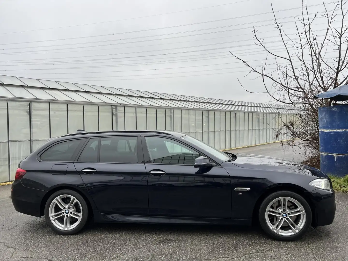 BMW 525 525d xDrive Touring Aut. M-PAKET Navi PDC SR+WR Schwarz - 2