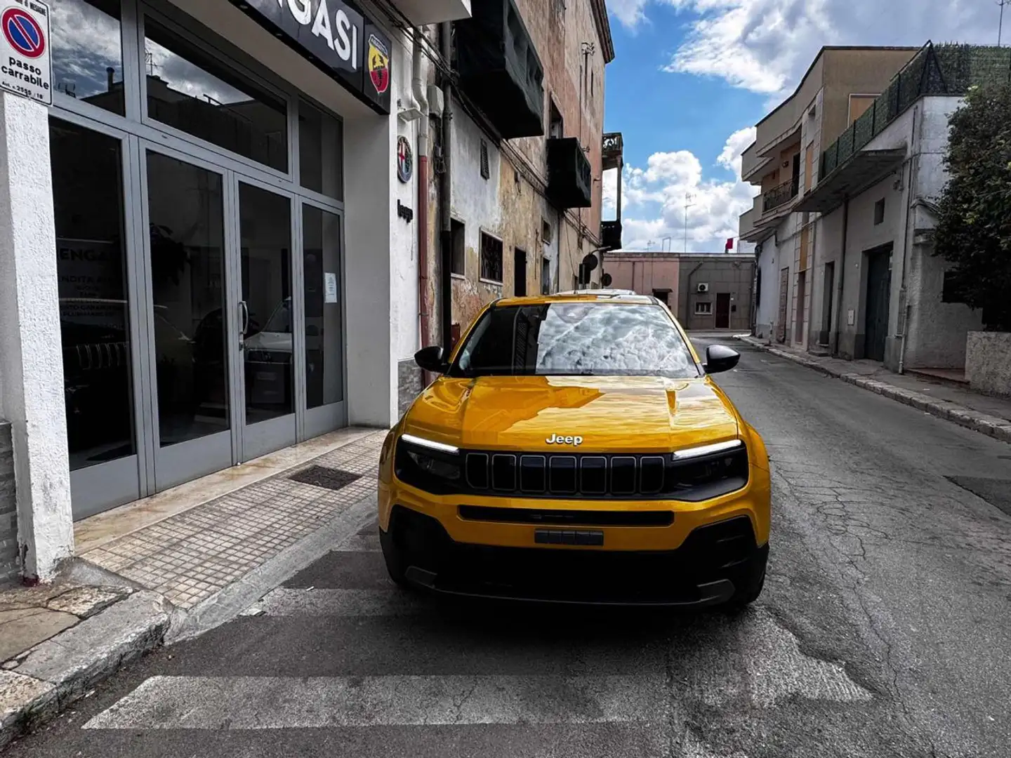 Jeep Avenger 1.2 Turbo 110 CV MHEV Longitude Giallo - 1