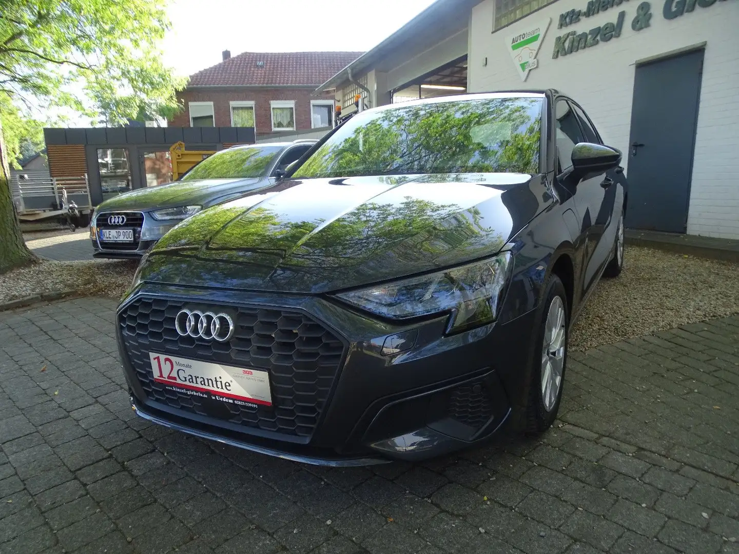 Audi A3 Sportback 40 TFSI e Navi Kamera SHZ Keyless Gris - 2