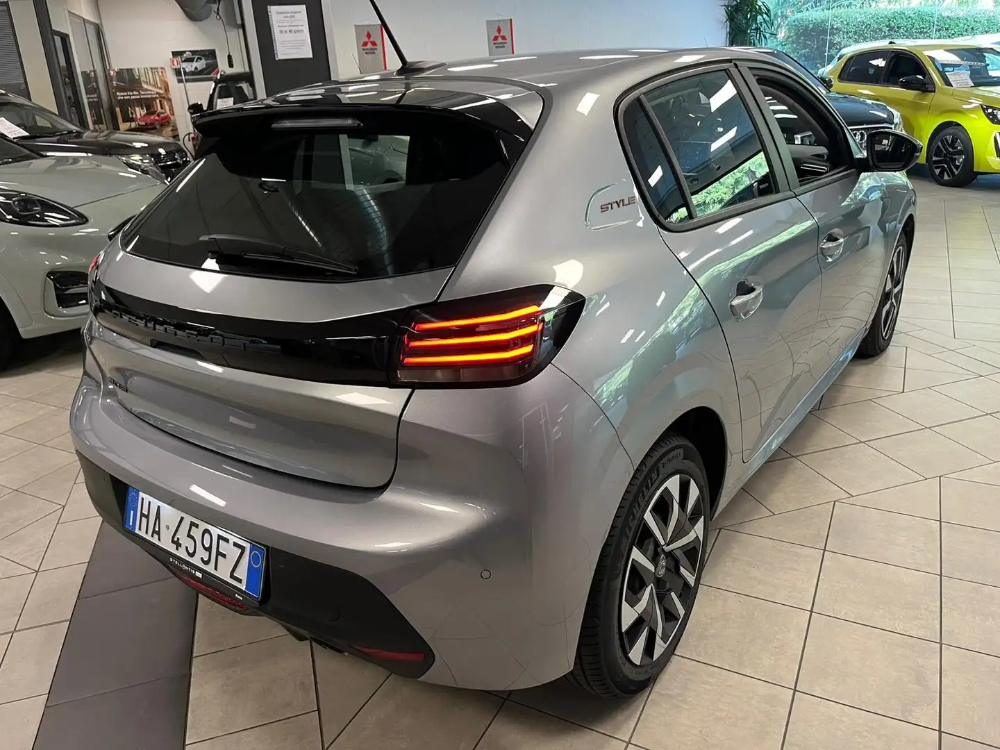 Peugeot 208 208 100cv Style sconto 30% Grigio - 2