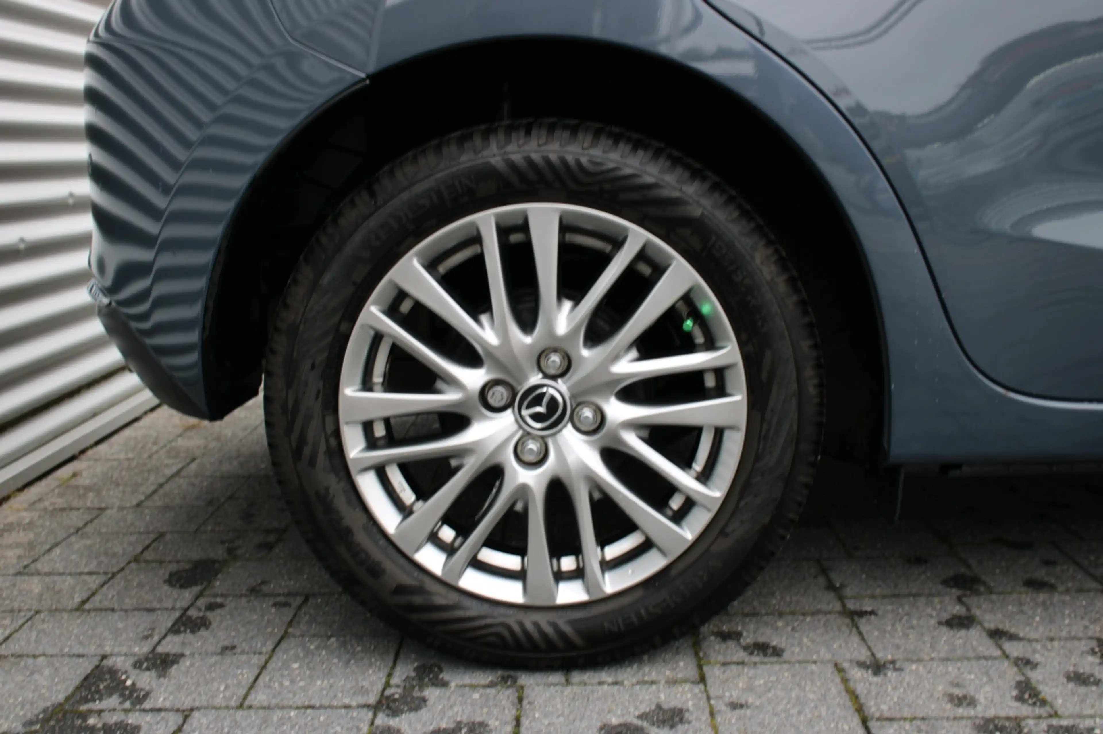 Mazda 2 1.5 Skyact-G Luxury — photo 11