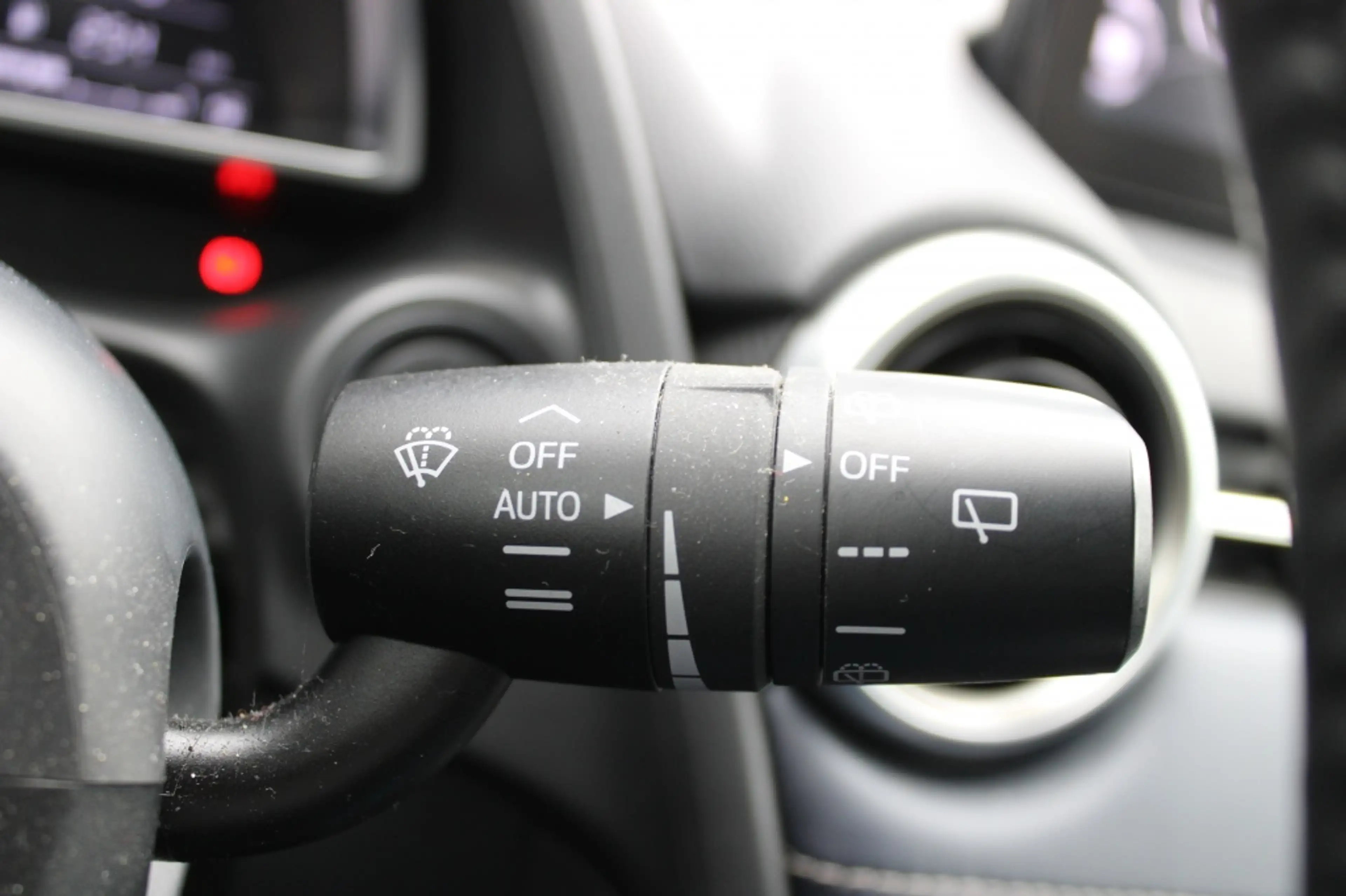 Mazda 2 1.5 Skyact-G Luxury — photo 14