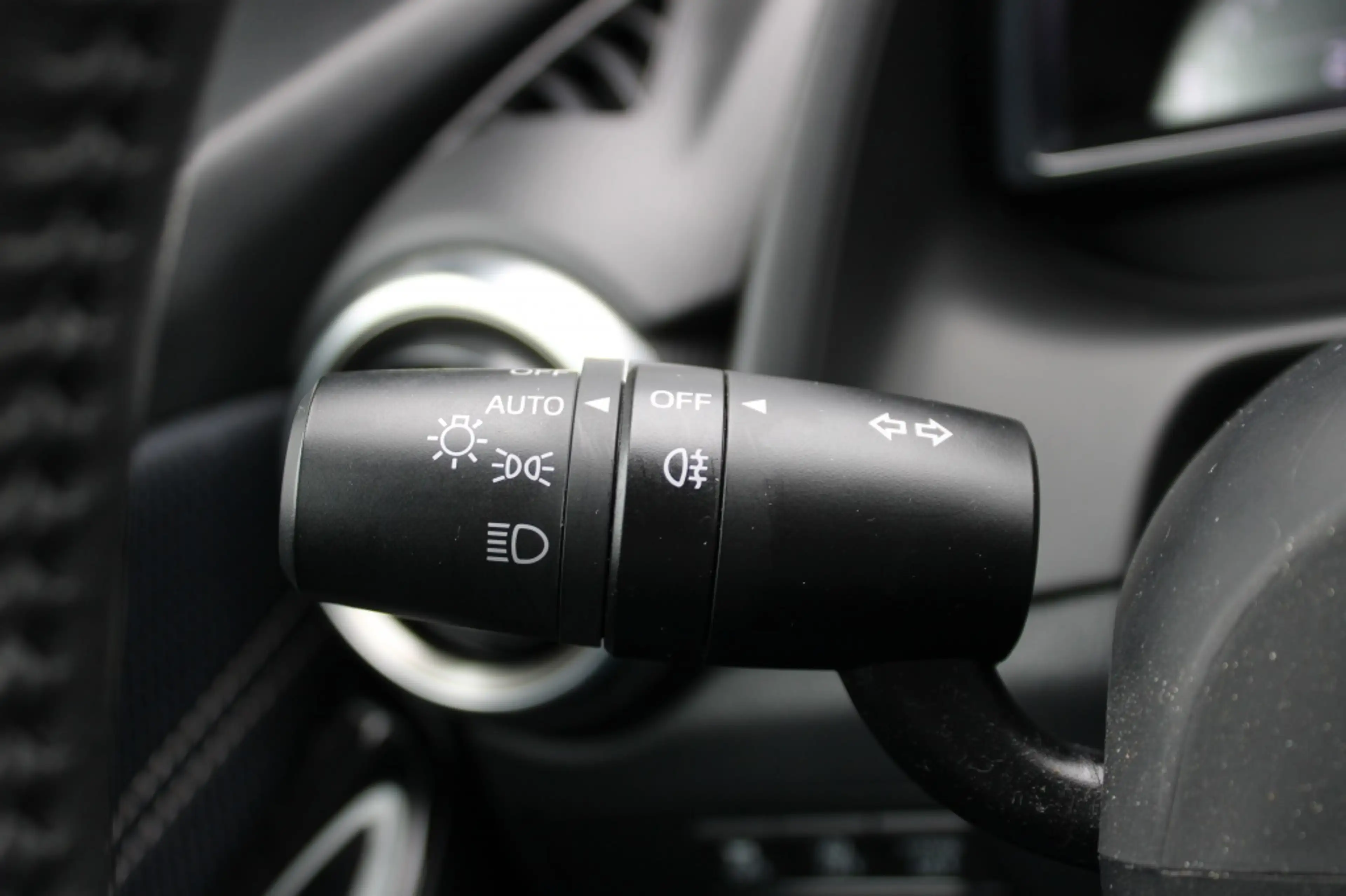 Mazda 2 1.5 Skyact-G Luxury — photo 13