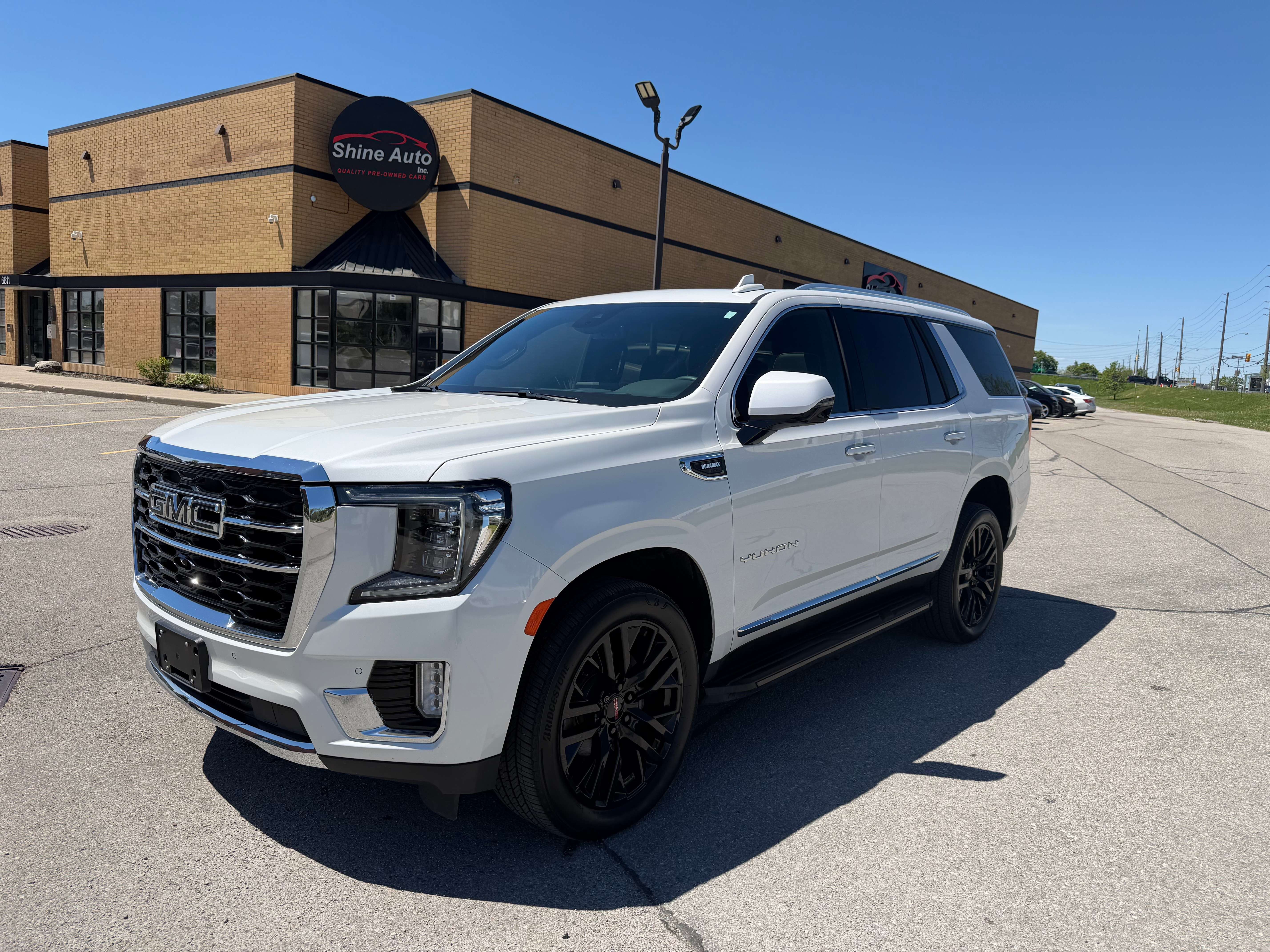 White 2023 GMC Yukon SLT 4WD SUV / Crossover Four-Wheel Drive Automatic