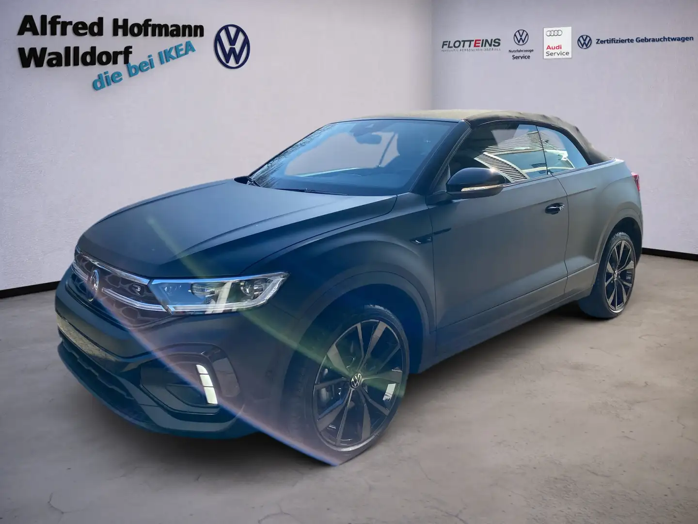 Volkswagen T-Roc Cabriolet 1.5 TSI DSG R-line STHZ AHK KEYLESS LED Zwart - 2