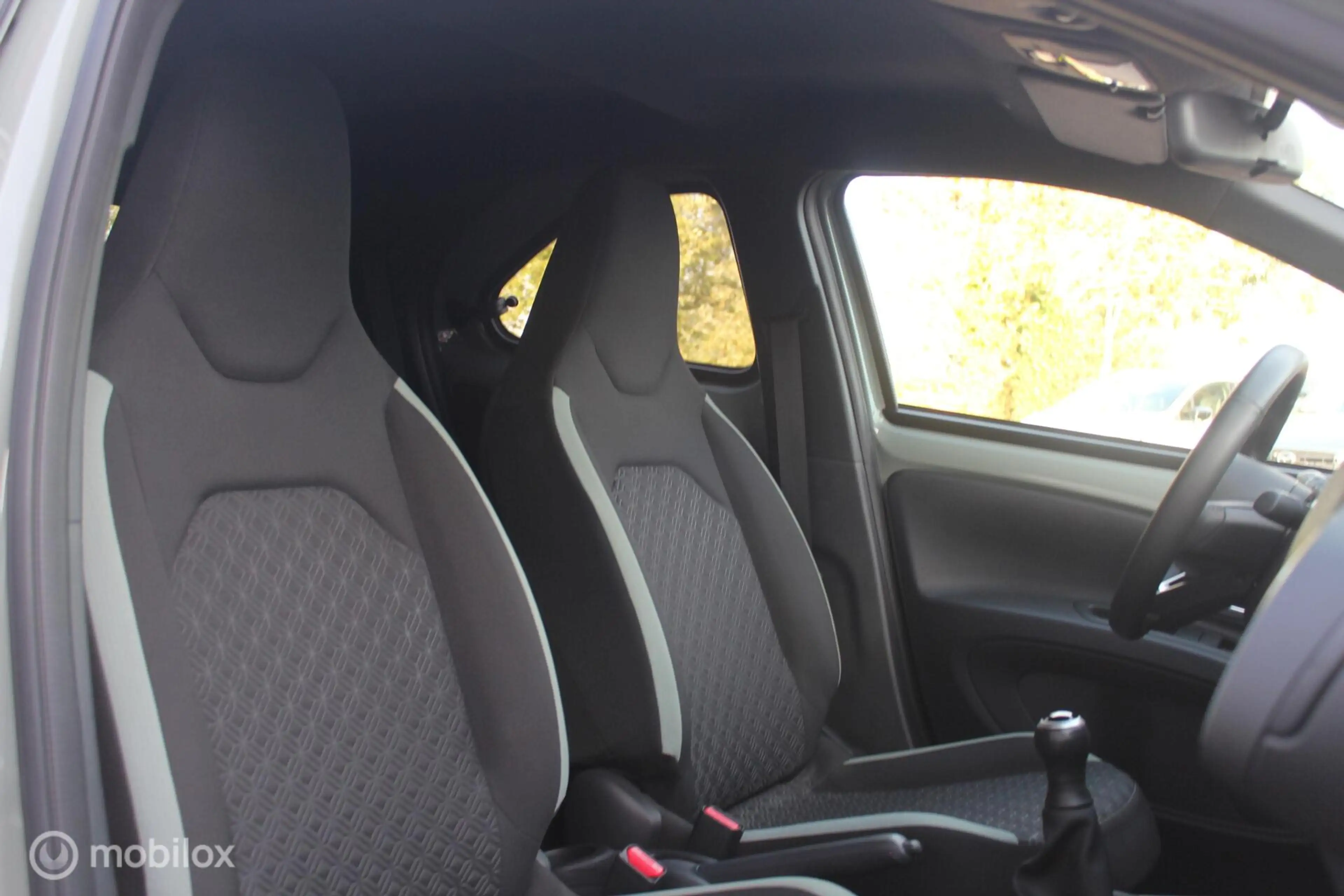 Toyota Aygo X 1.0 VVT-i MT Pulse ECC/Adaptive-Cruise/Camera/17In — photo 12