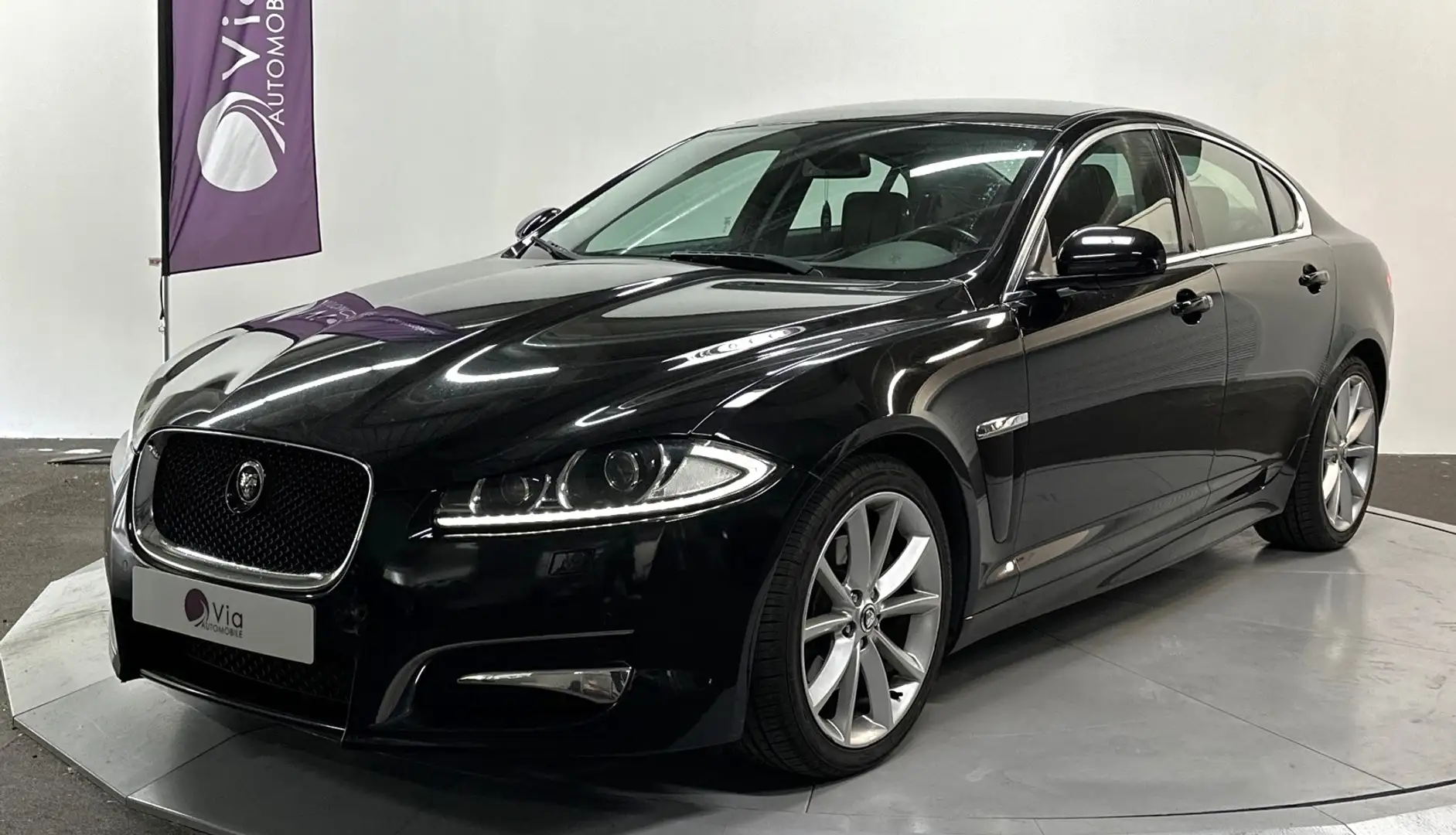 Jaguar XF V6 3.0 D - 240 FAP Black Edition A Černá - 1