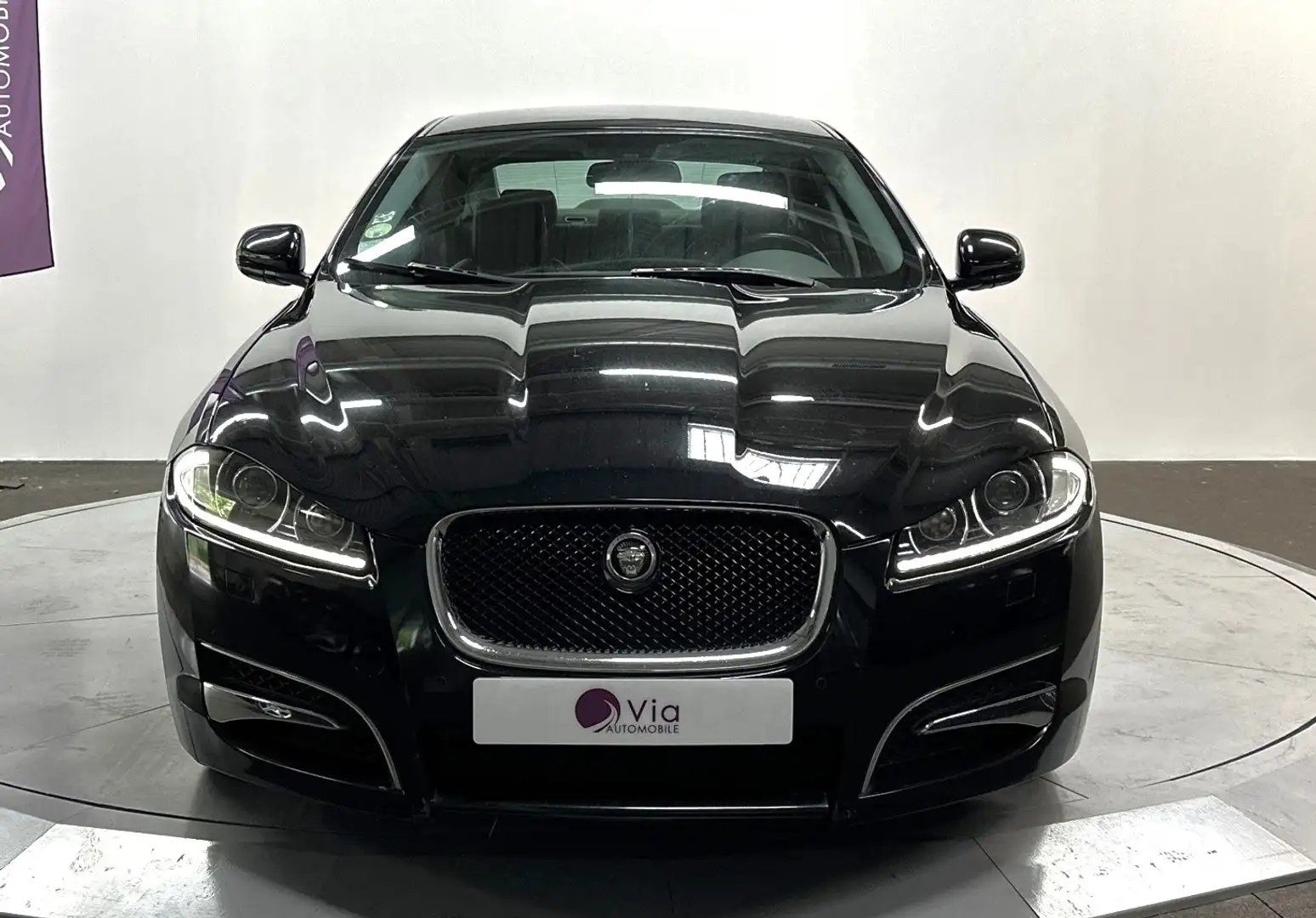 Jaguar XF V6 3.0 D - 240 FAP Black Edition A Černá - 2