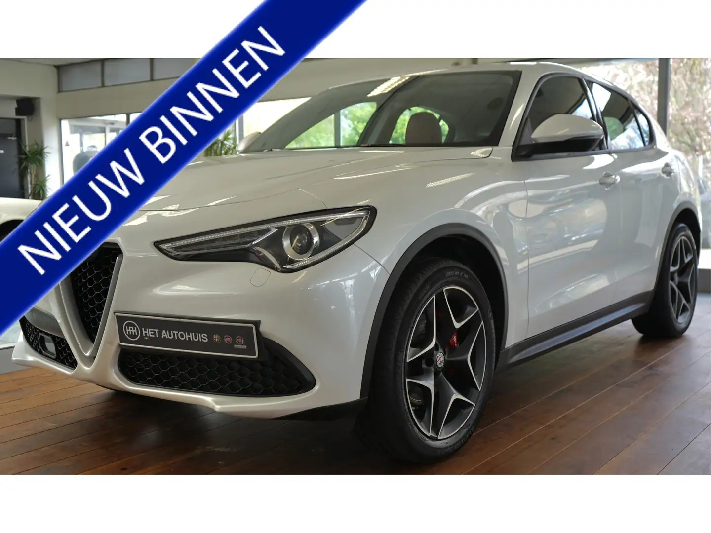 Alfa Romeo Stelvio 2.0 T AWD Wit - 1