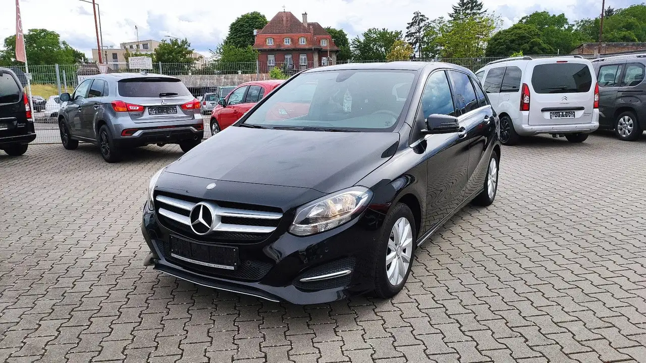 Mercedes-Benz B 180