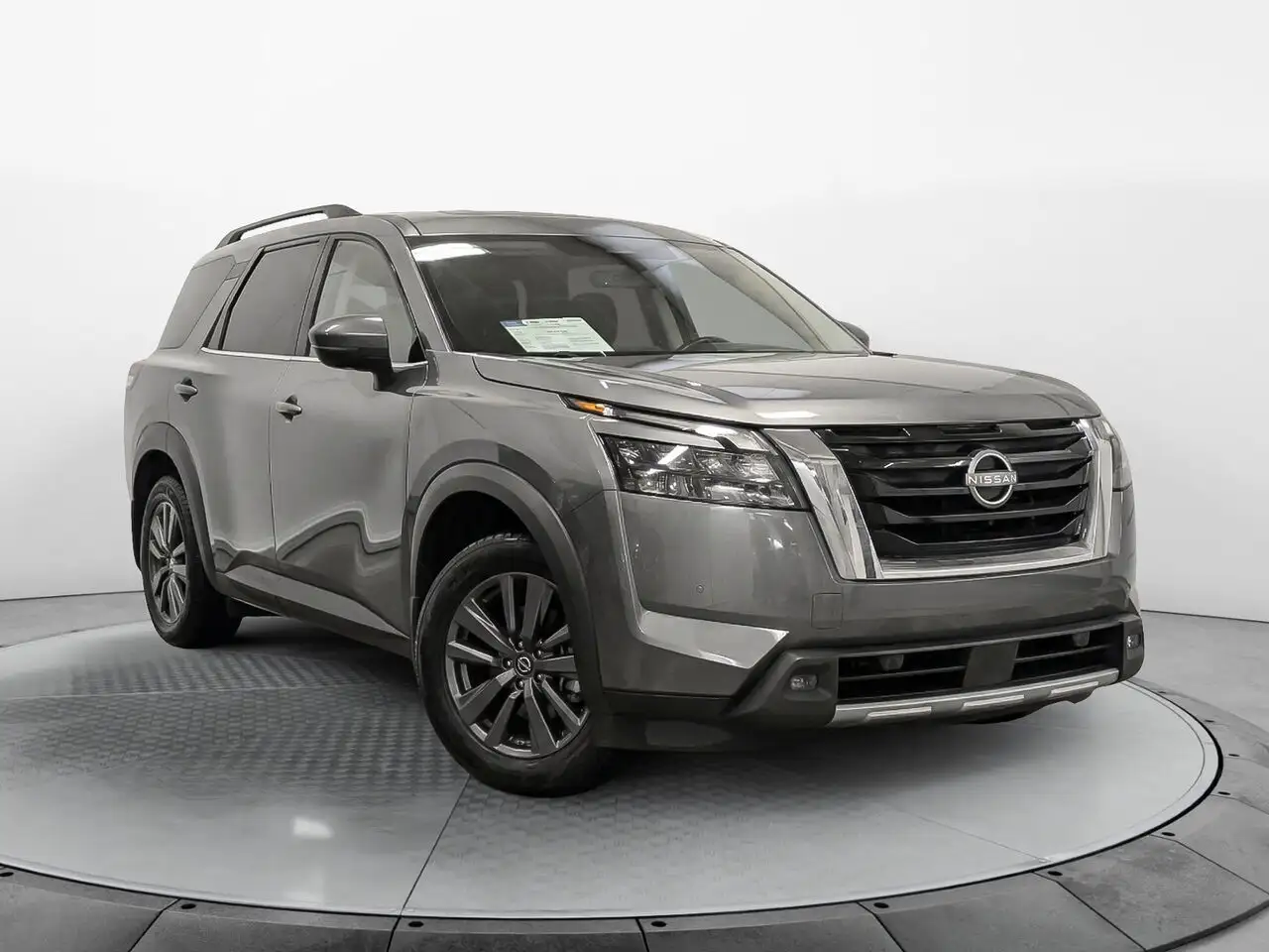 Nissan Pathfinder снимка Nissan Pathfinder