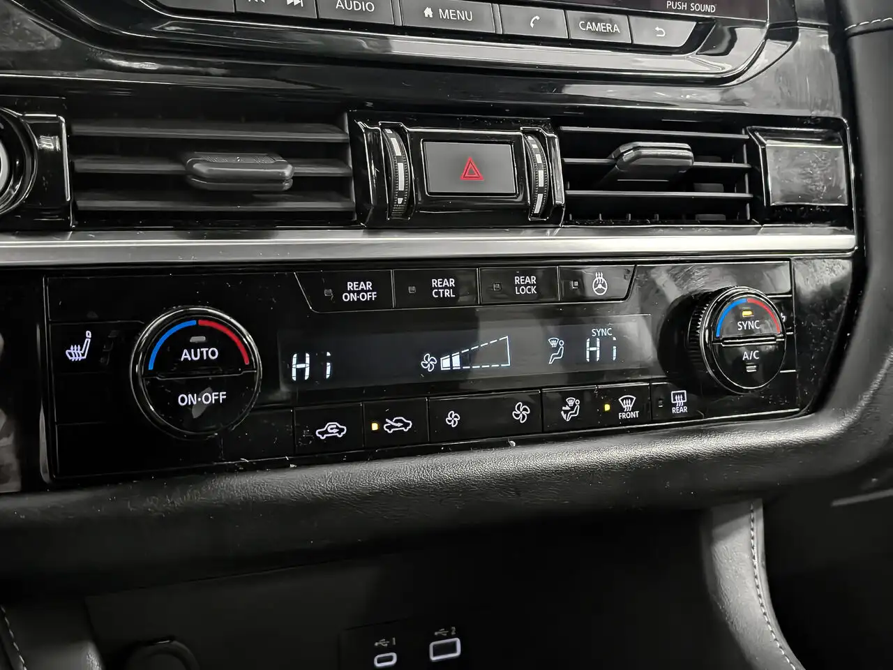 Nissan Pathfinder снимка Nissan Pathfinder