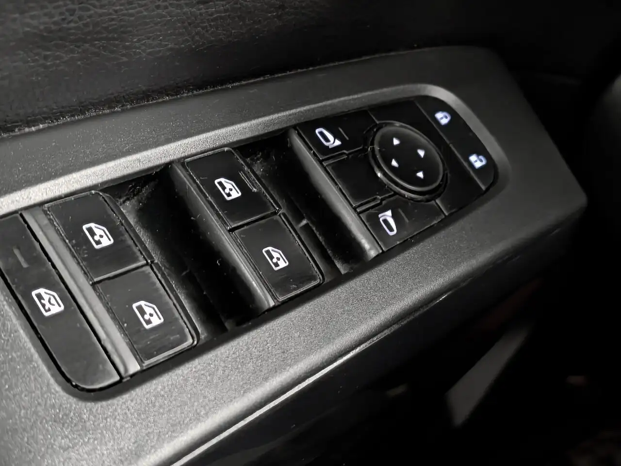 Nissan Pathfinder снимка Nissan Pathfinder
