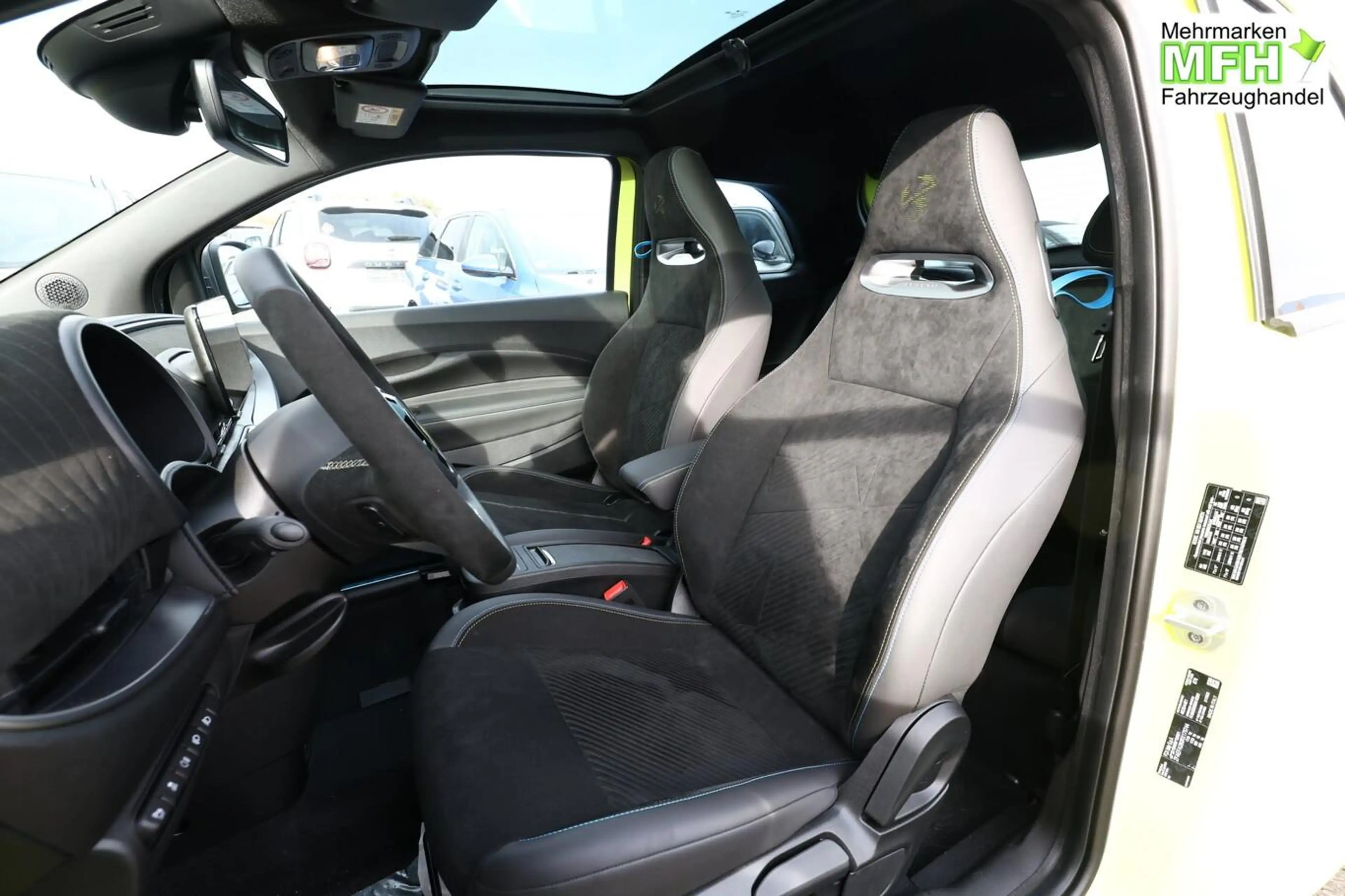 Abarth 500e Turismo 42 kWh LED Pano Nav JBL SHZ Kam PDC 114... — photo 5
