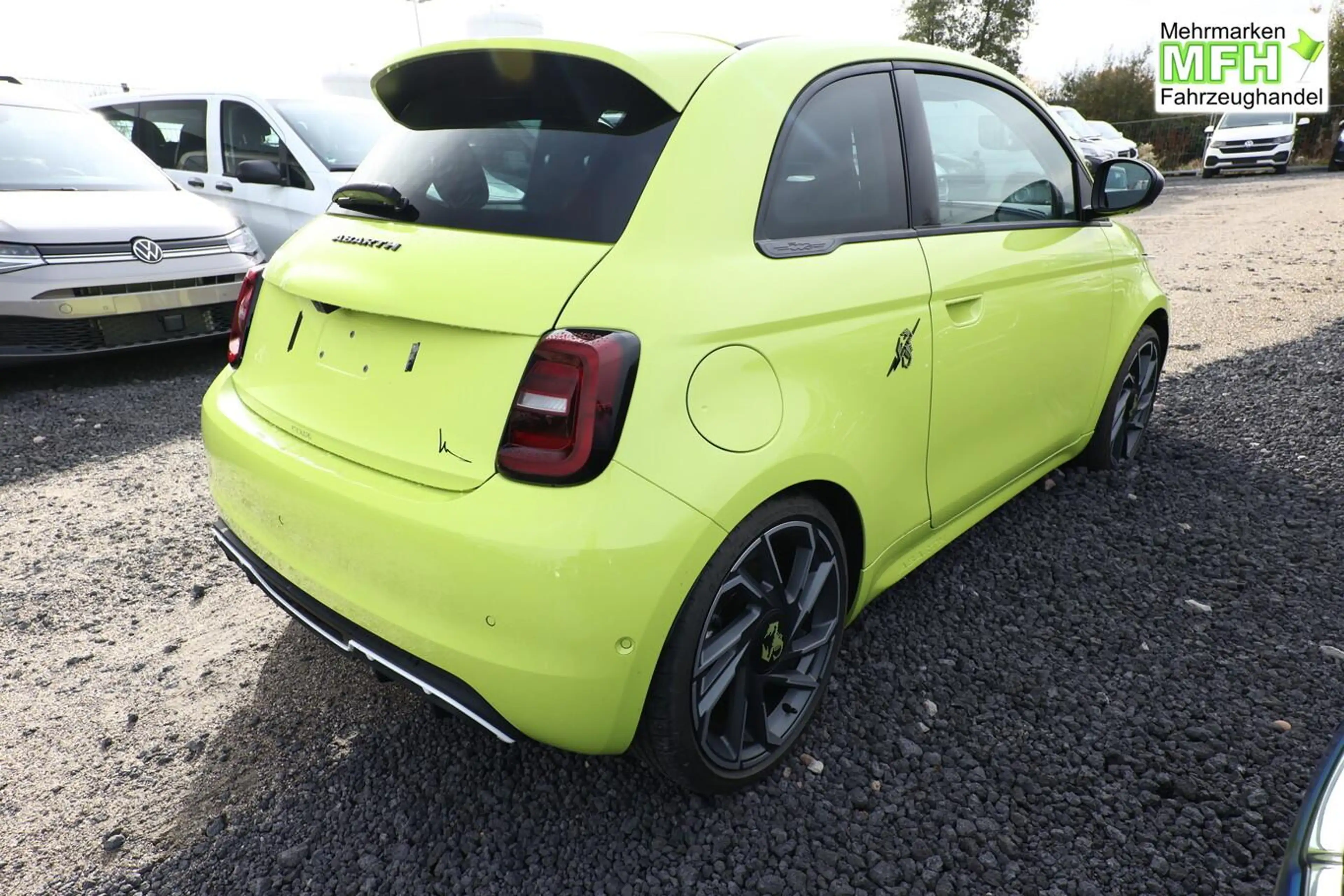 Abarth 500e Turismo 42 kWh LED Pano Nav JBL SHZ Kam PDC 114... — photo 2