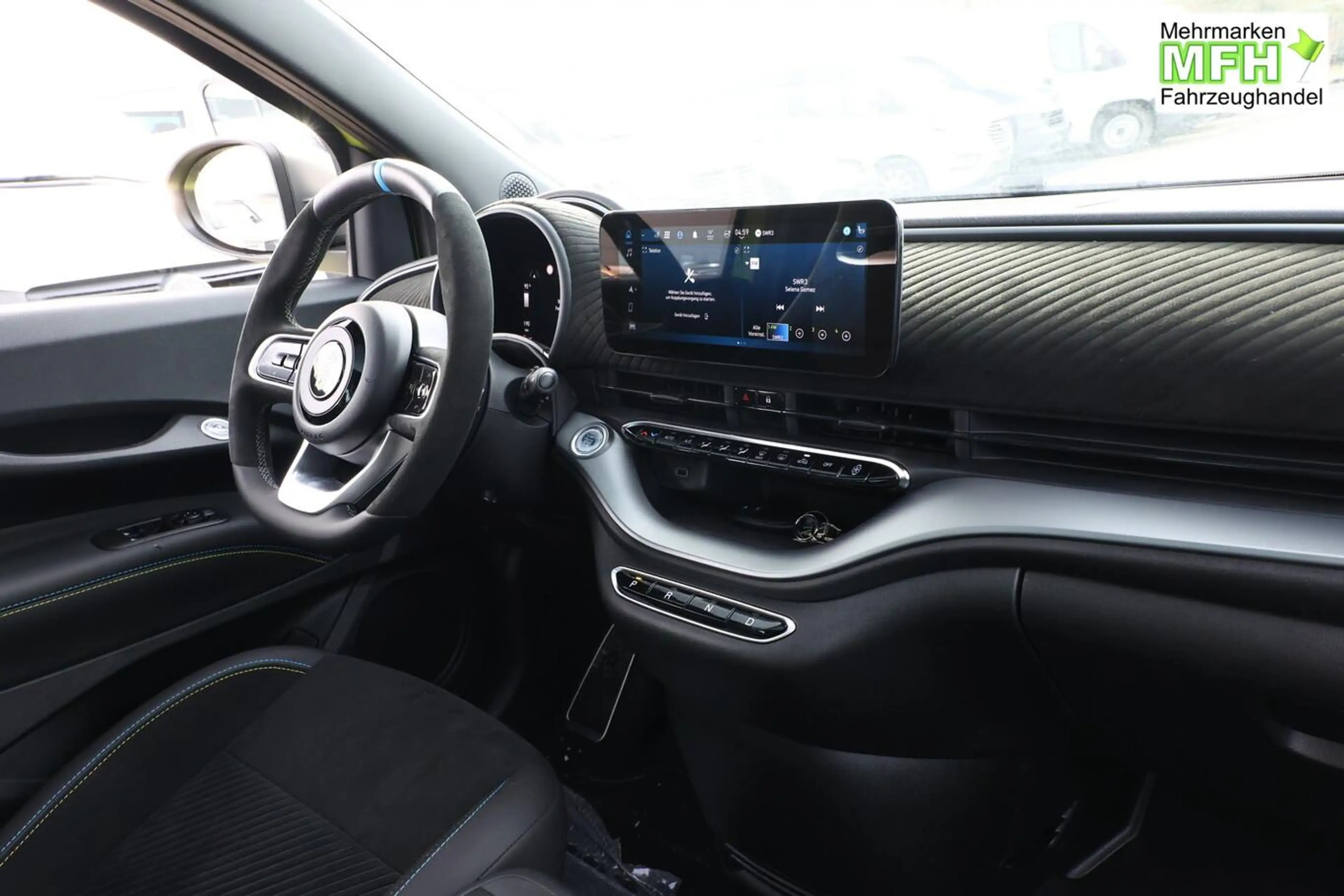 Abarth 500e Turismo 42 kWh LED Pano Nav JBL SHZ Kam PDC 114... — photo 8