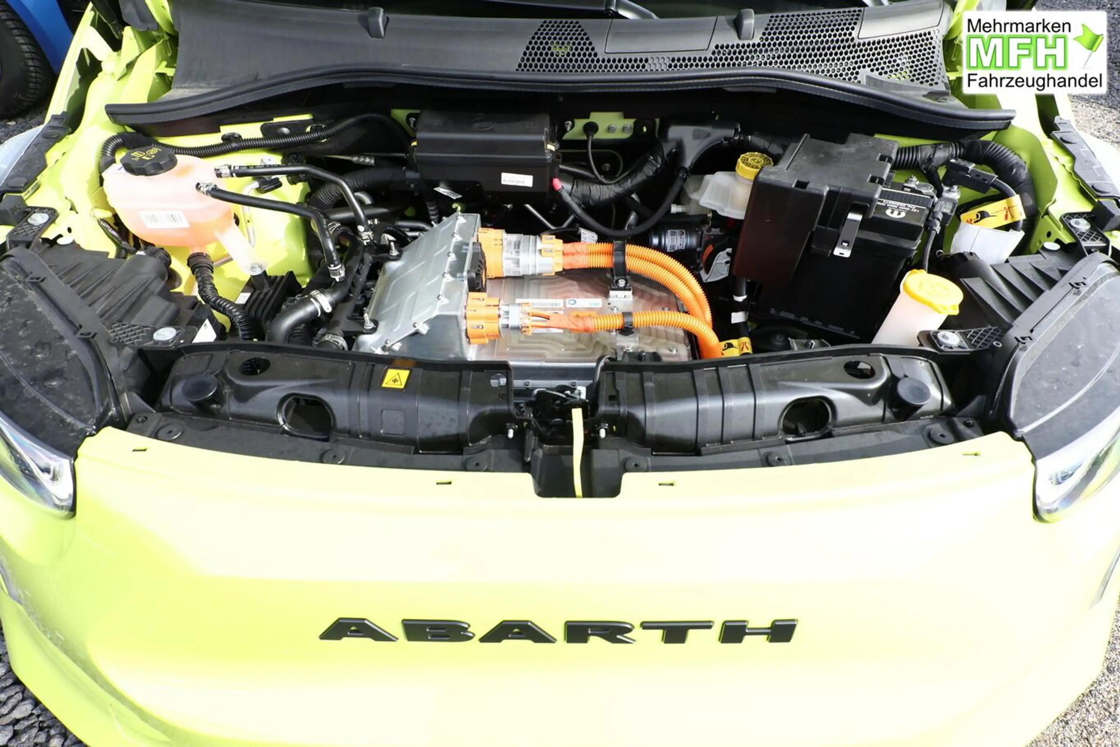 Abarth 500e Turismo 42 kWh LED Pano Nav JBL SHZ Kam PDC 114... — photo 11