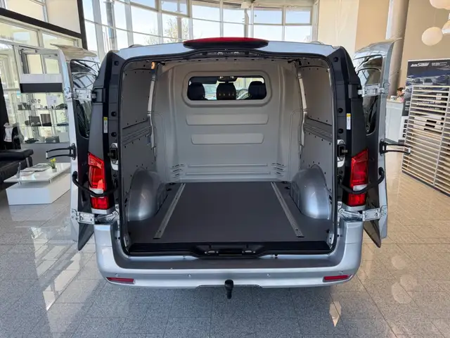 Mercedes-Benz Vito view 11