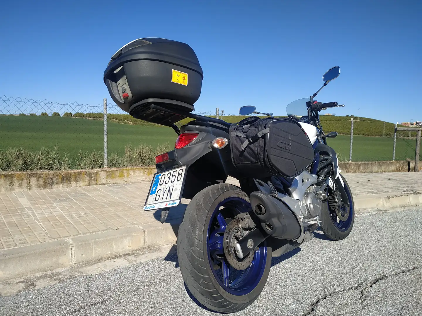 Suzuki Gladius 650 ABS Kék - 2