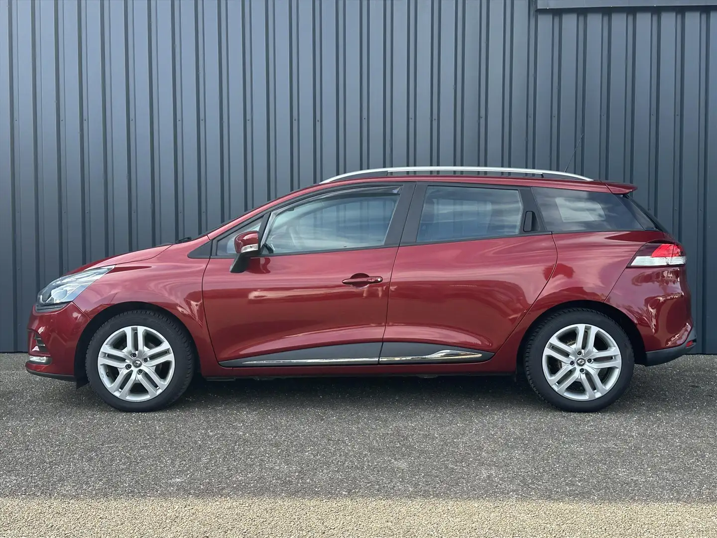 Renault Clio Energy TCe 90pk Zen I All Season I Navigatie I Par Rood - 2