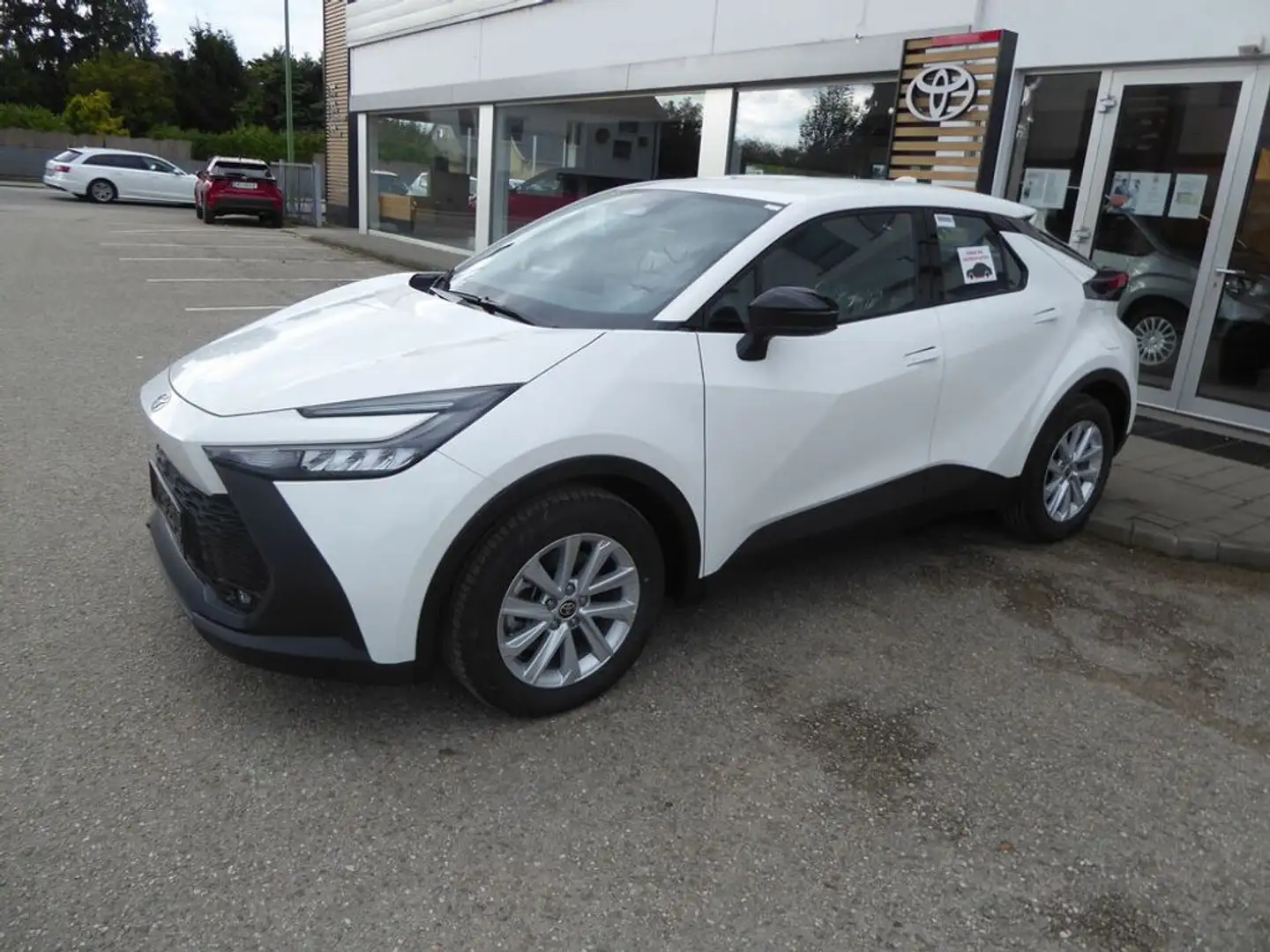 Toyota C-HR 2,0 Plug-In Hybrid E-CVT Active Weiß - 2