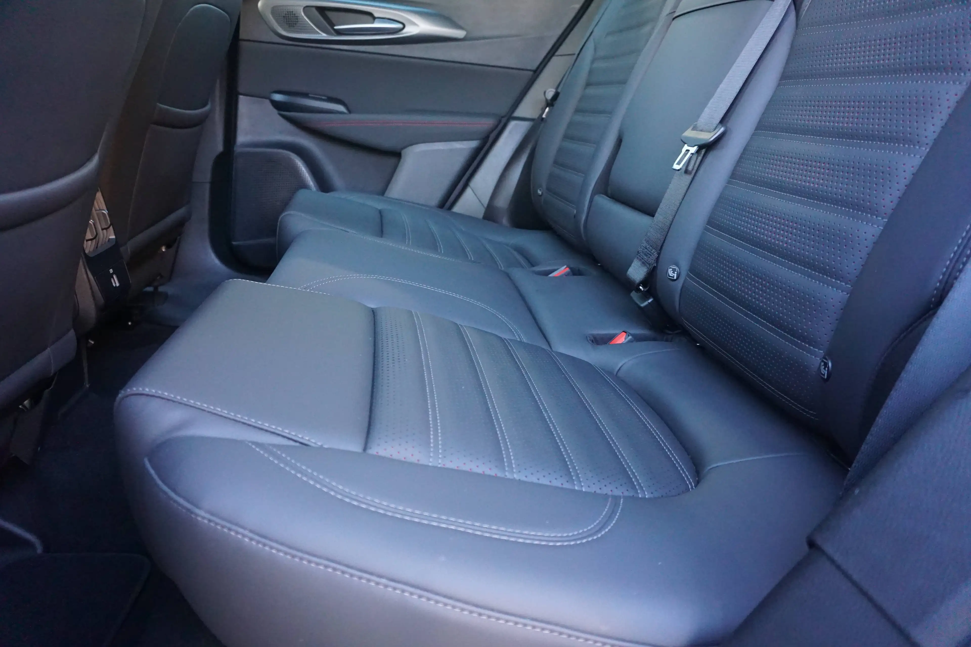 Alfa Romeo Tonale Tonale 1.5 MHEV VGT Edizione Speciale-Navi-Cam-Keyless-DodeH-Pano-Acc-Garantie — photo 6