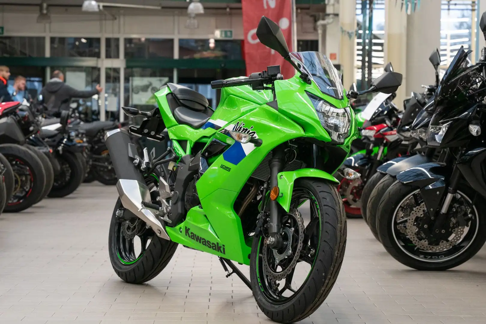 Kawasaki Ninja 125 4 JAHRE WERKSGARANTIE, Lieferservice Zöld - 2