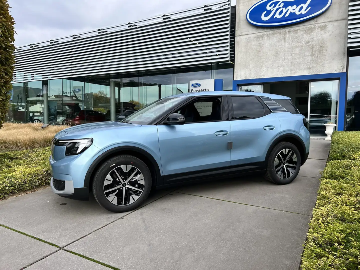 Ford Explorer SELECT / 77 KWH / 286 PK / STOCKACTIE!! Azul - 2