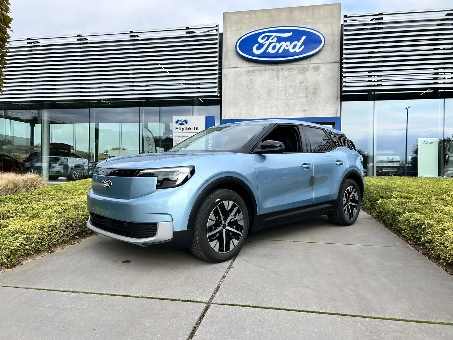 Ford Explorer SELECT / 77 KWH / 286 PK / STOCKACTIE!! Azul - 1