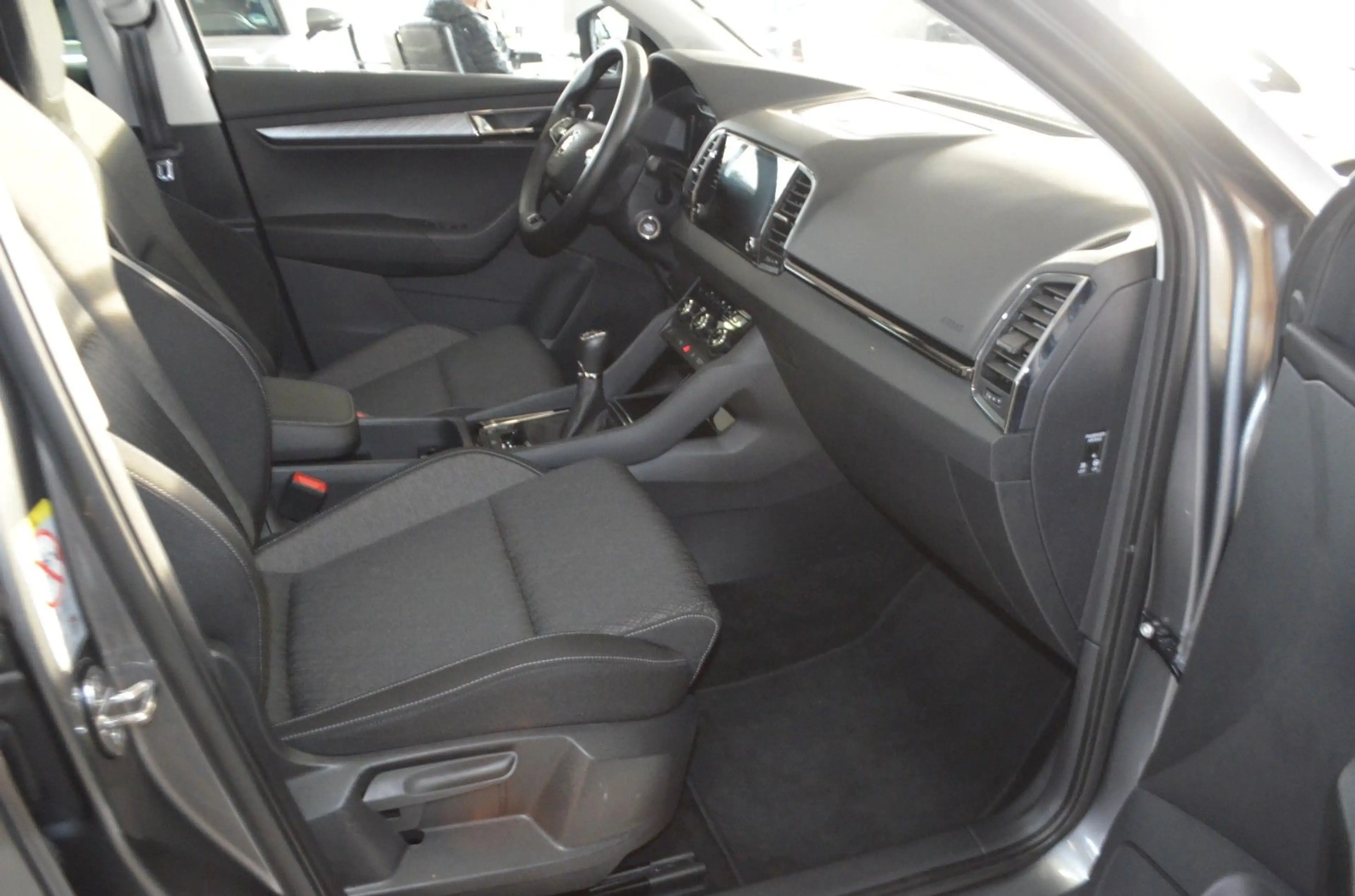 Skoda Karoq Style NAVIGATION / KLIMAAUTO./ MWST / PDC — photo 8