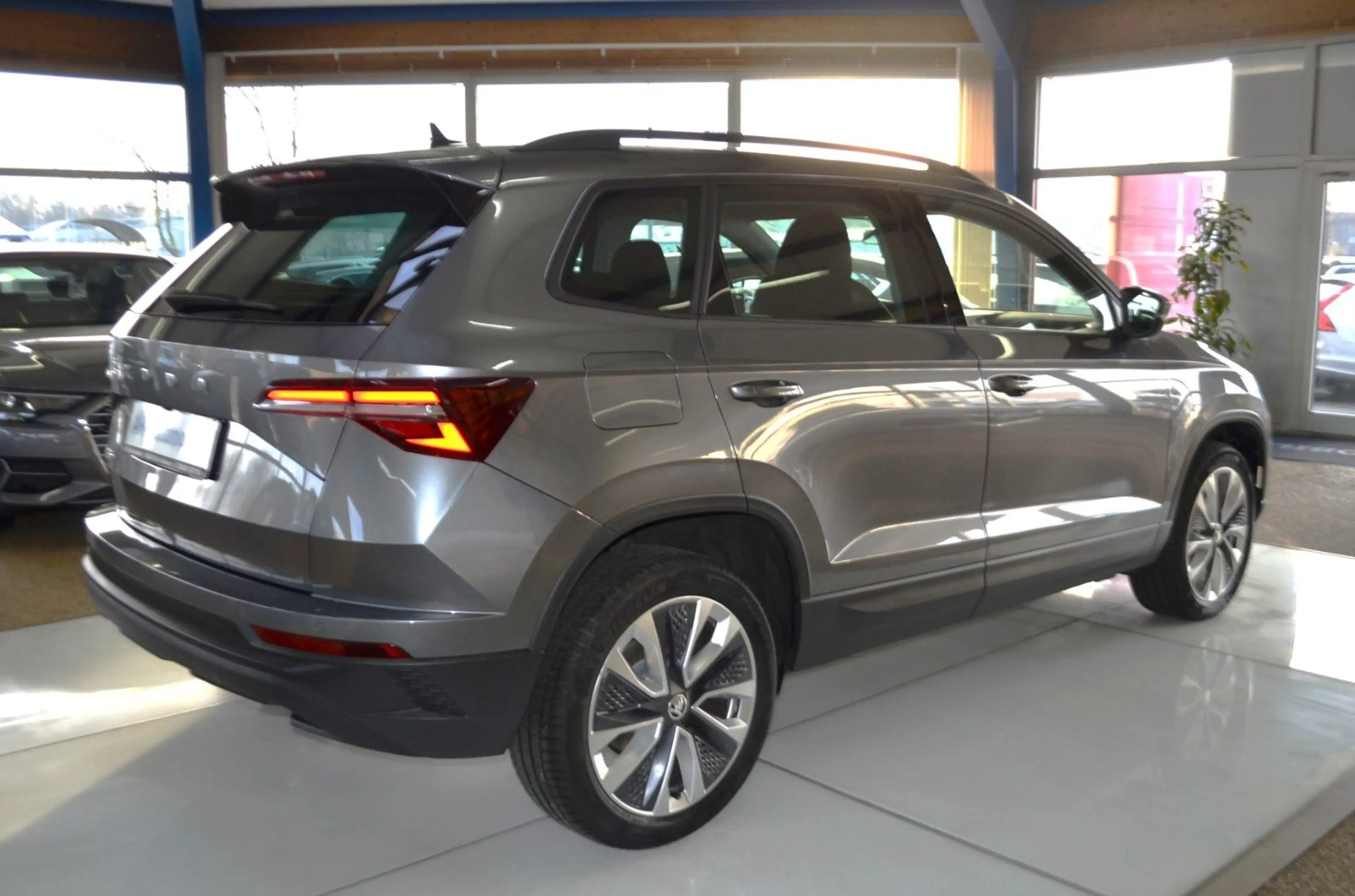 Skoda Karoq Style NAVIGATION / KLIMAAUTO./ MWST / PDC — photo 4