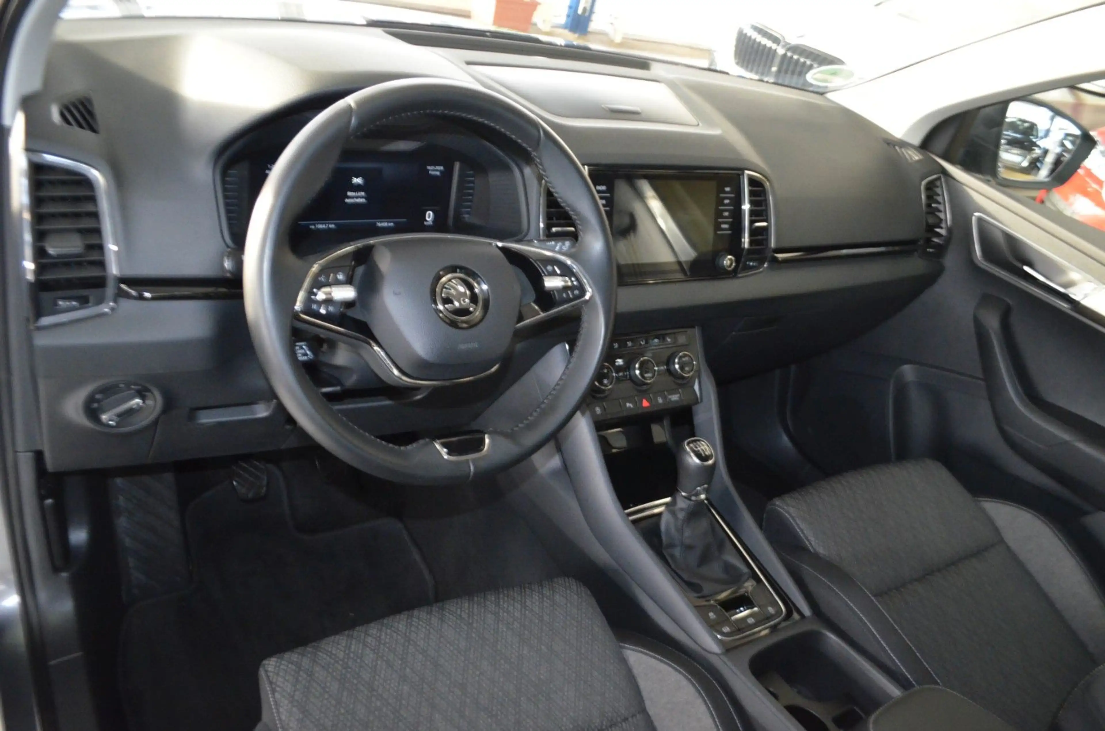 Skoda Karoq Style NAVIGATION / KLIMAAUTO./ MWST / PDC — photo 11