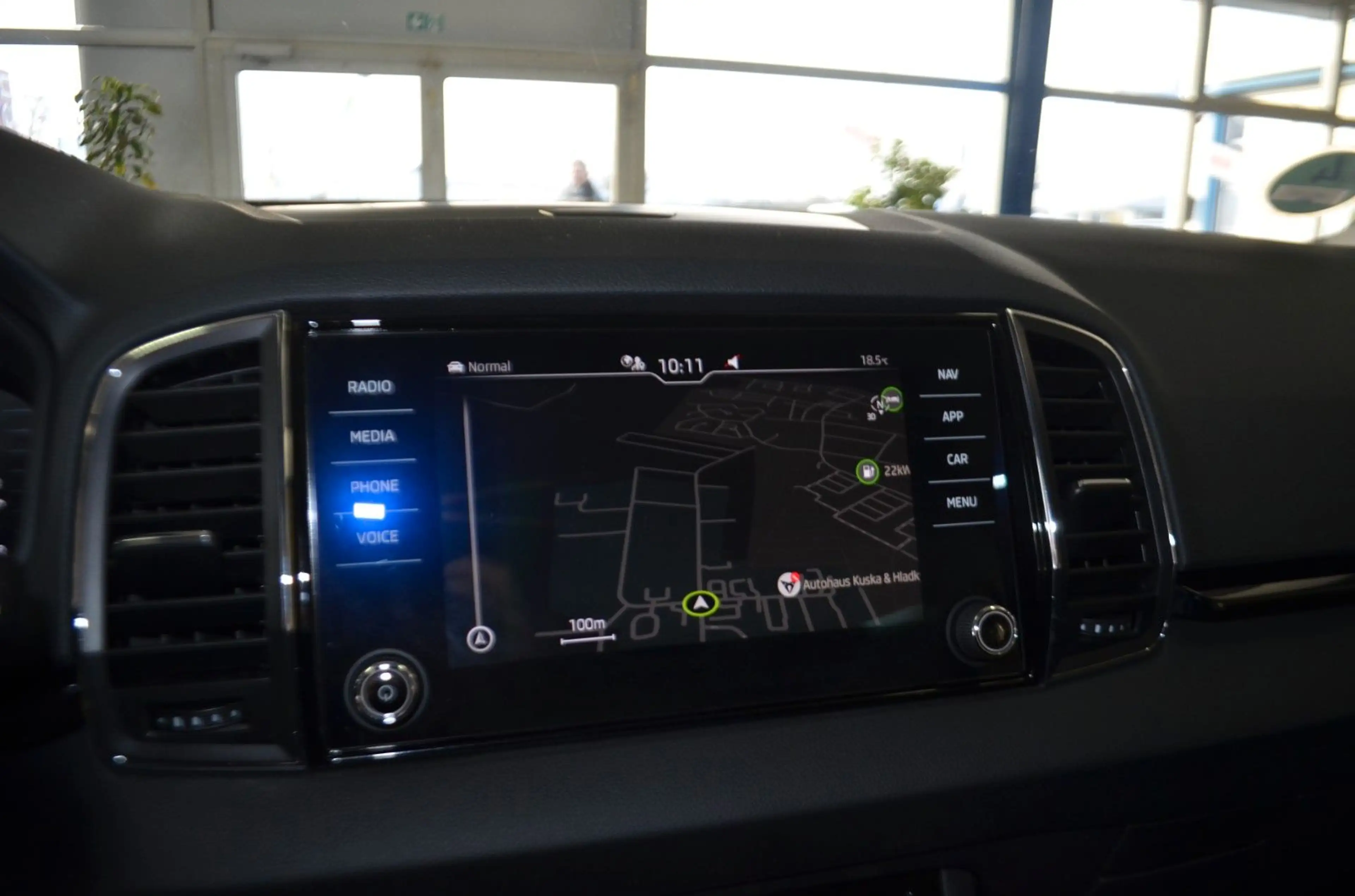 Skoda Karoq Style NAVIGATION / KLIMAAUTO./ MWST / PDC — photo 13