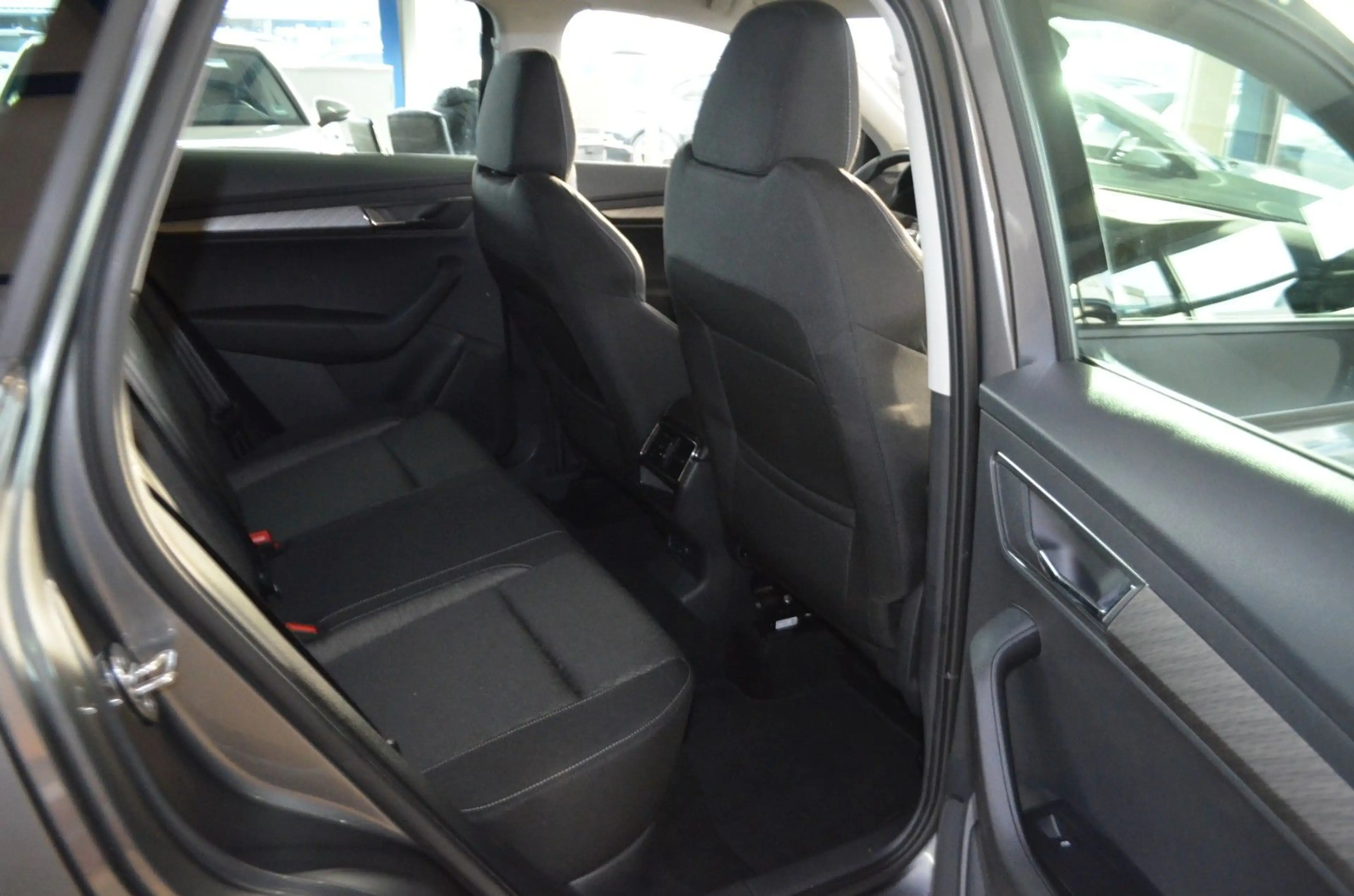 Skoda Karoq Style NAVIGATION / KLIMAAUTO./ MWST / PDC — photo 7