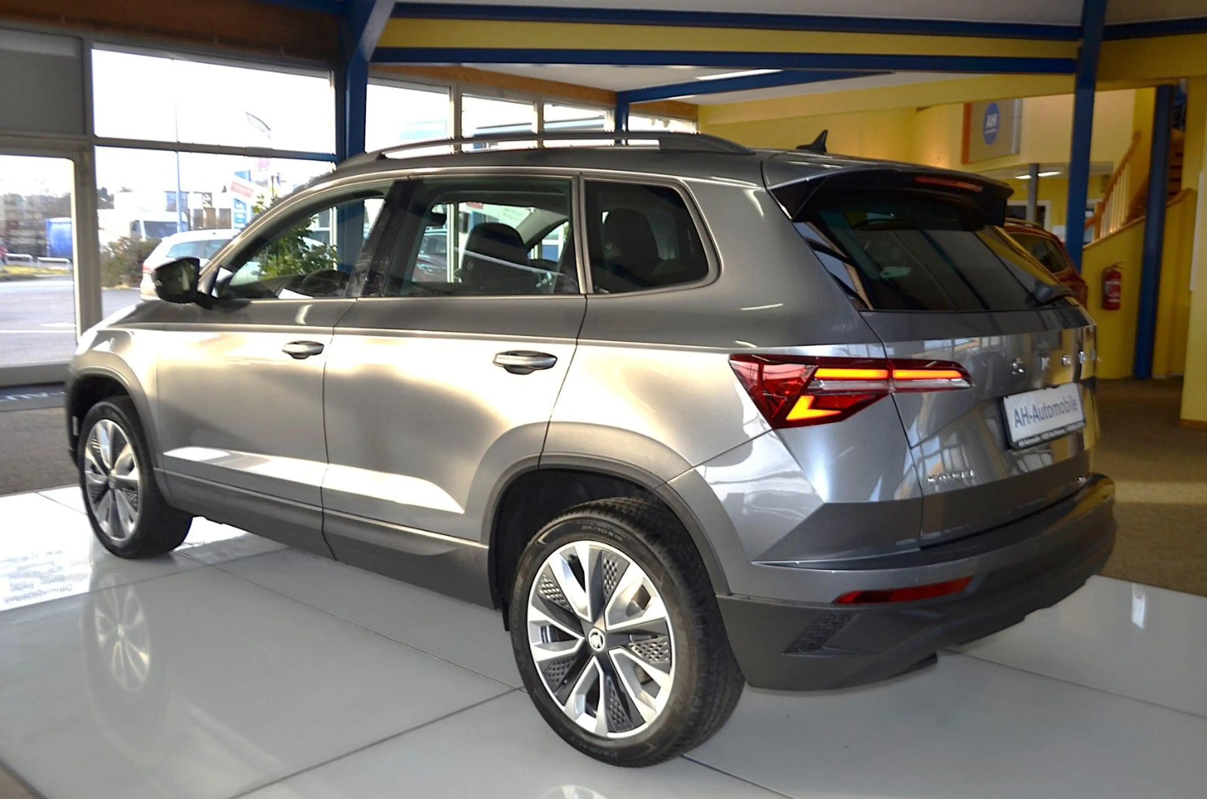 Skoda Karoq Style NAVIGATION / KLIMAAUTO./ MWST / PDC — photo 3