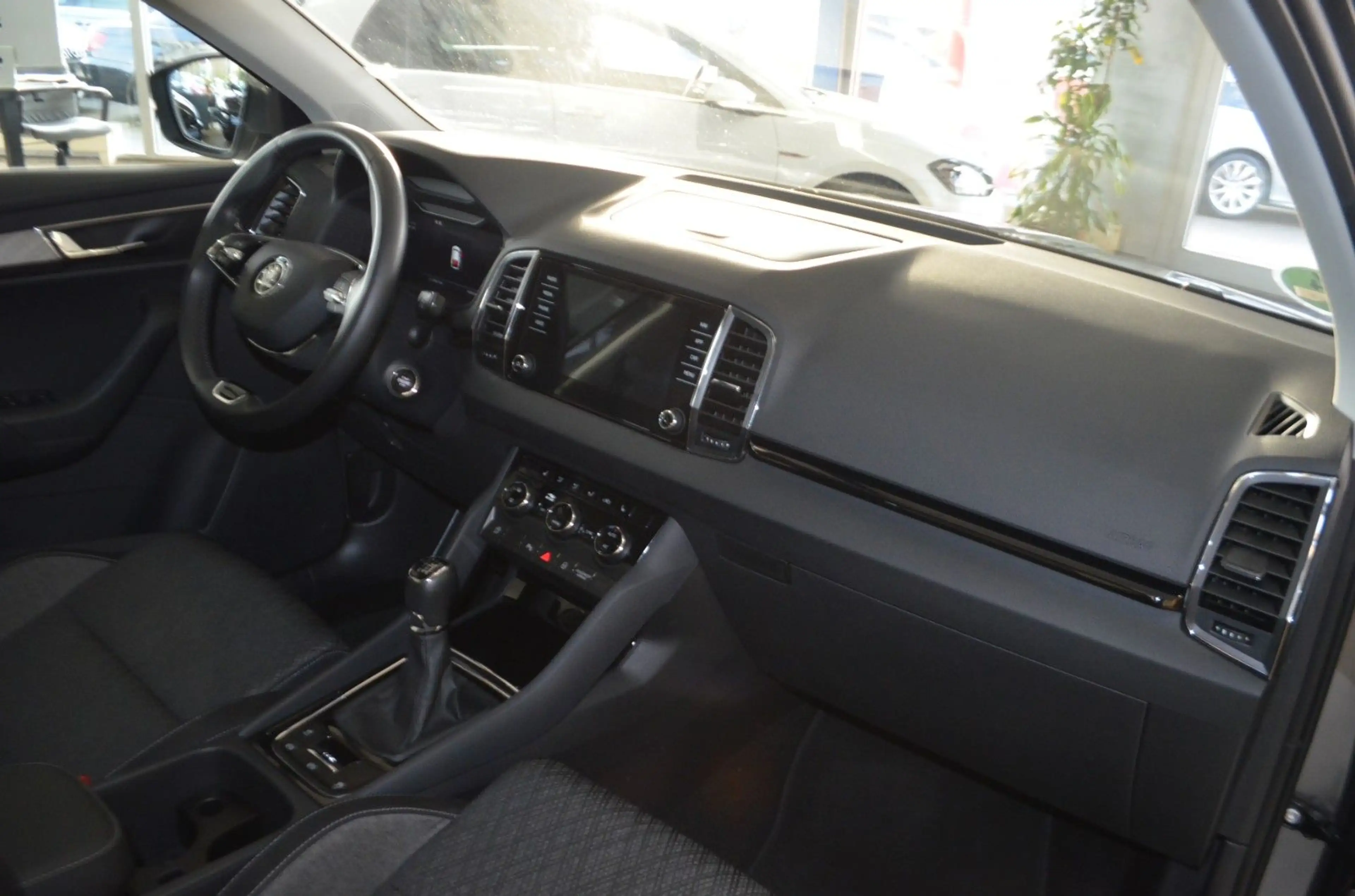 Skoda Karoq Style NAVIGATION / KLIMAAUTO./ MWST / PDC — photo 9