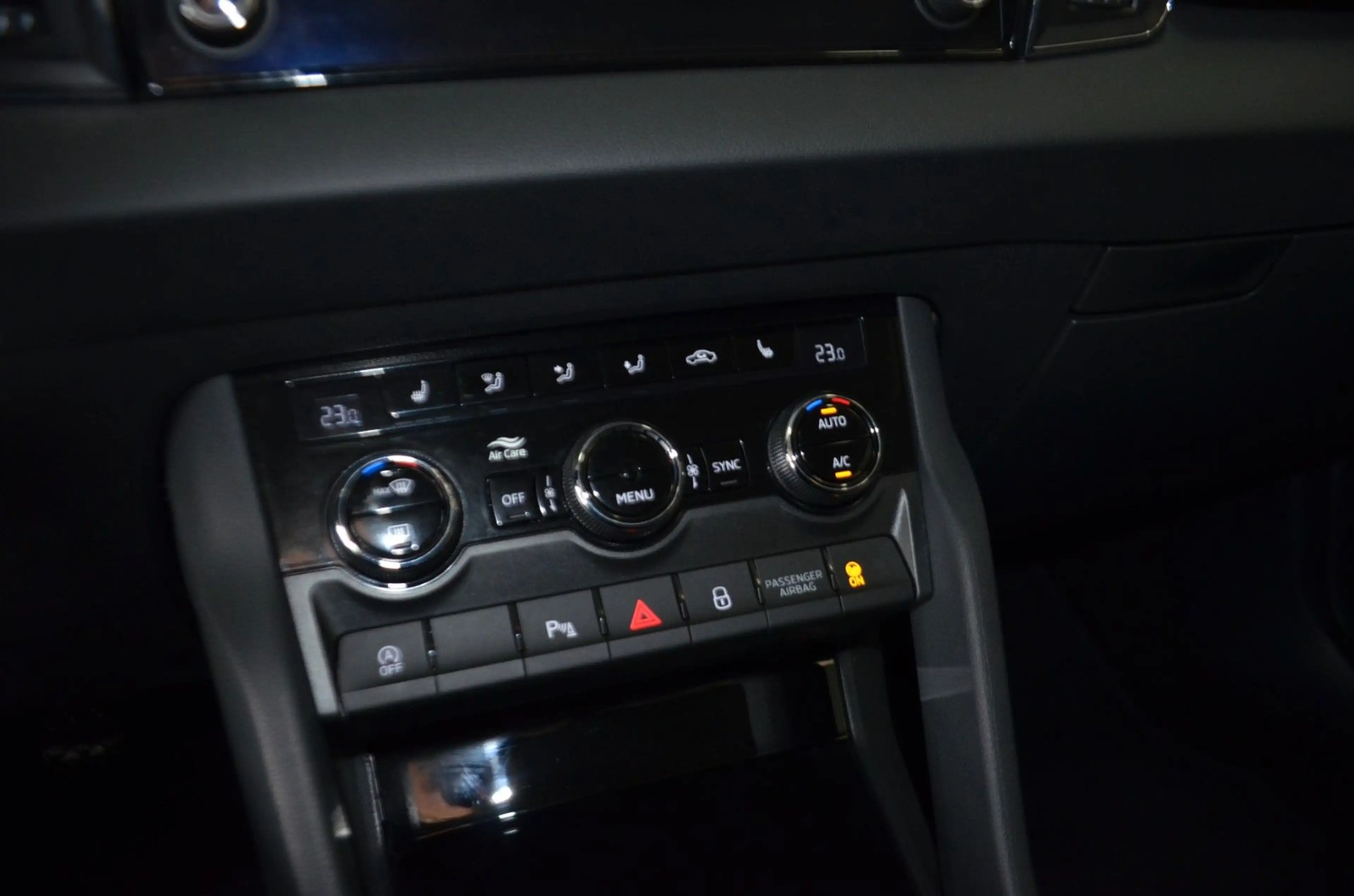 Skoda Karoq Style NAVIGATION / KLIMAAUTO./ MWST / PDC — photo 14