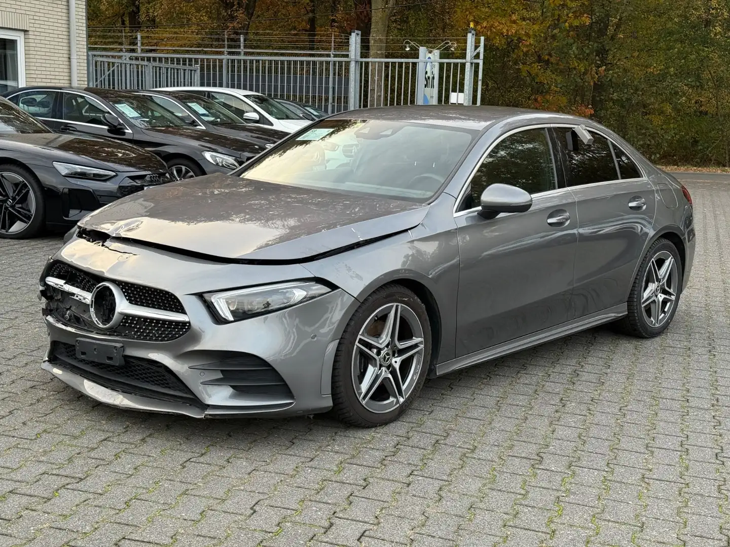 Mercedes-Benz A 200 Lim. AMG-Line/ Multibeam/ Head-Up/ Kamera Gris - 1