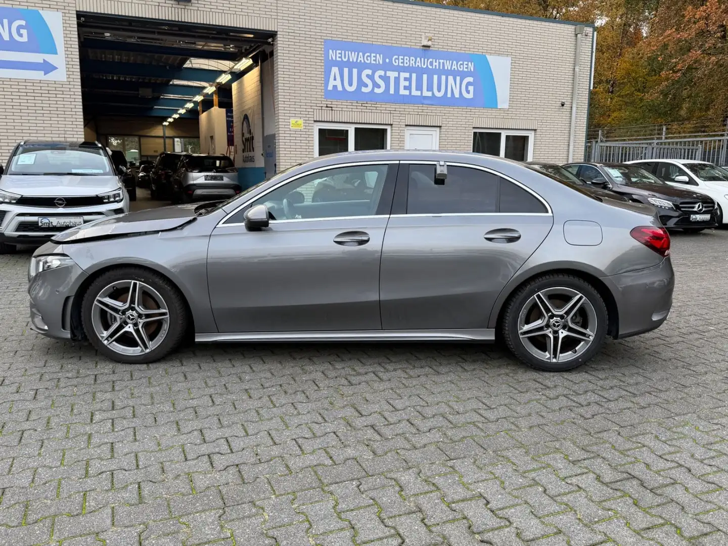 Mercedes-Benz A 200 Lim. AMG-Line/ Multibeam/ Head-Up/ Kamera Gris - 2