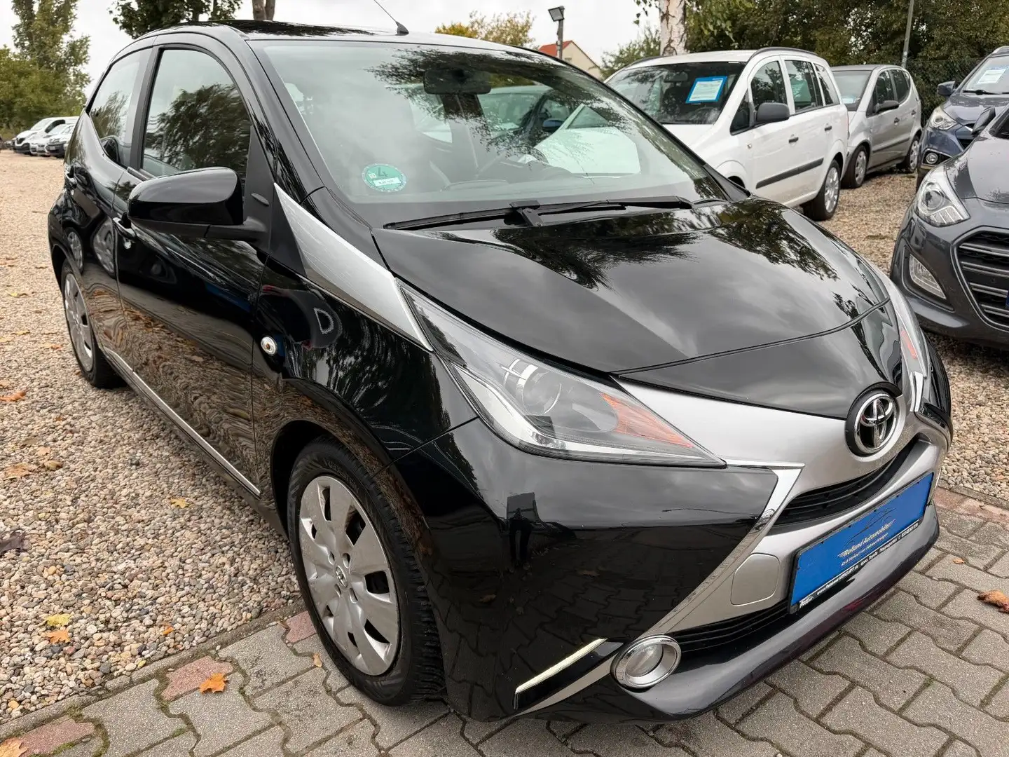 Toyota Aygo x-clusiv*Klima*Kamera*MFL*TÜV NEU Noir - 2