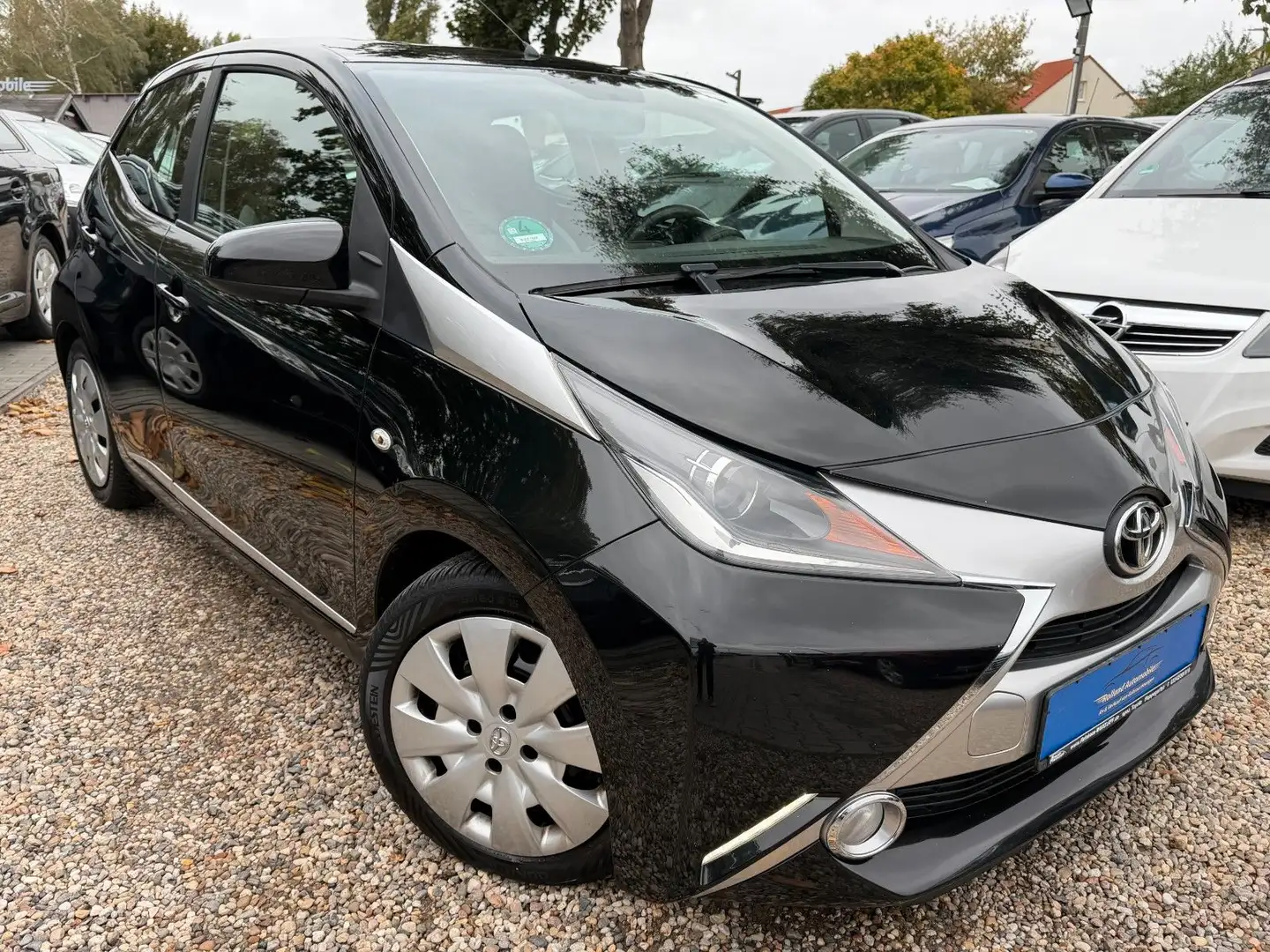 Toyota Aygo x-clusiv*Klima*Kamera*MFL*TÜV NEU Noir - 1