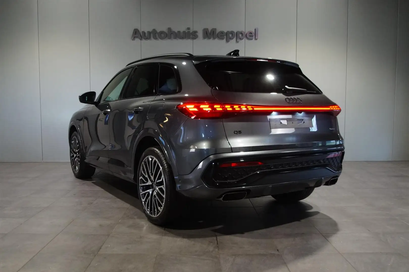 Audi Q5 Quattro *Nieuw* S-Line| Matrix | Trekhaak | Pano | Grau - 2