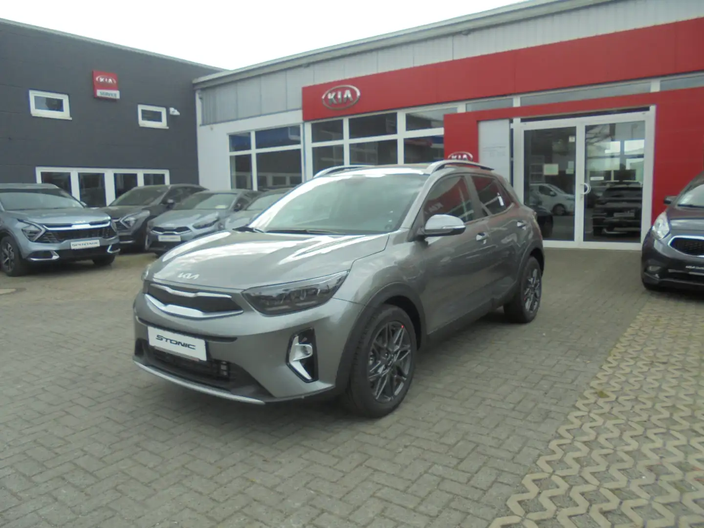 Kia Stonic 1.0T-GDI Nightline Edition DCT7 48V MHEV Grau - 2