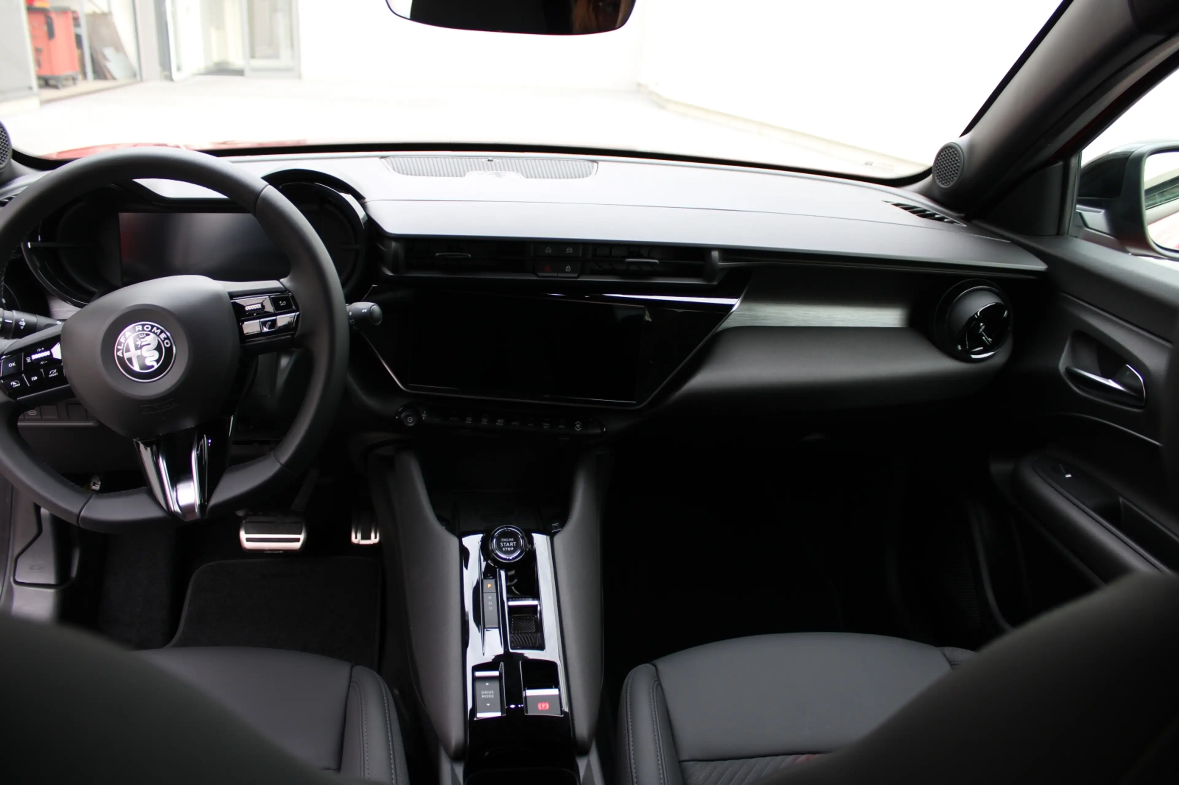 Alfa Romeo Junior Junior Q4 Ibrida 145 TI — photo 11