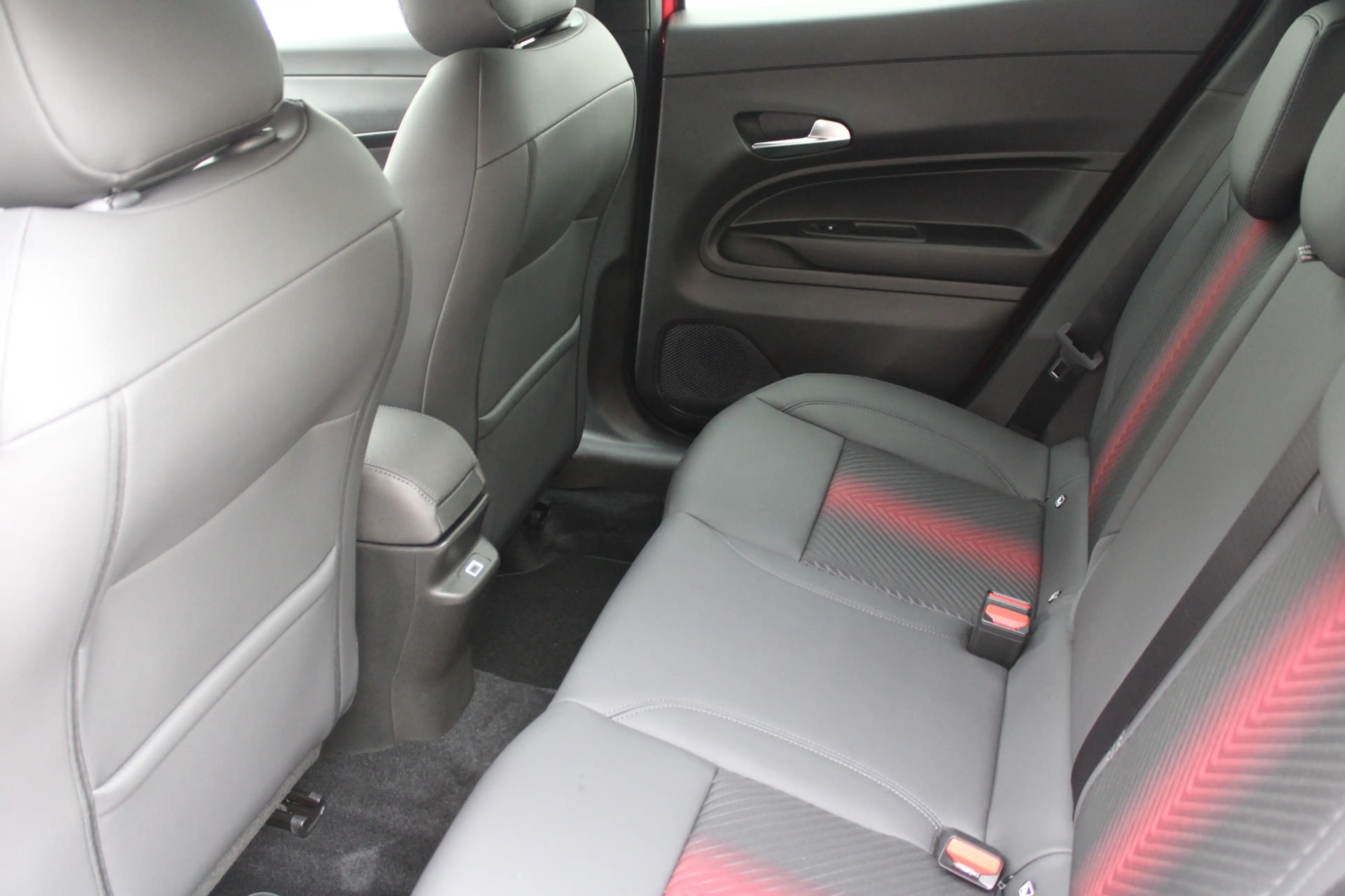 Alfa Romeo Junior Junior Q4 Ibrida 145 TI — photo 9