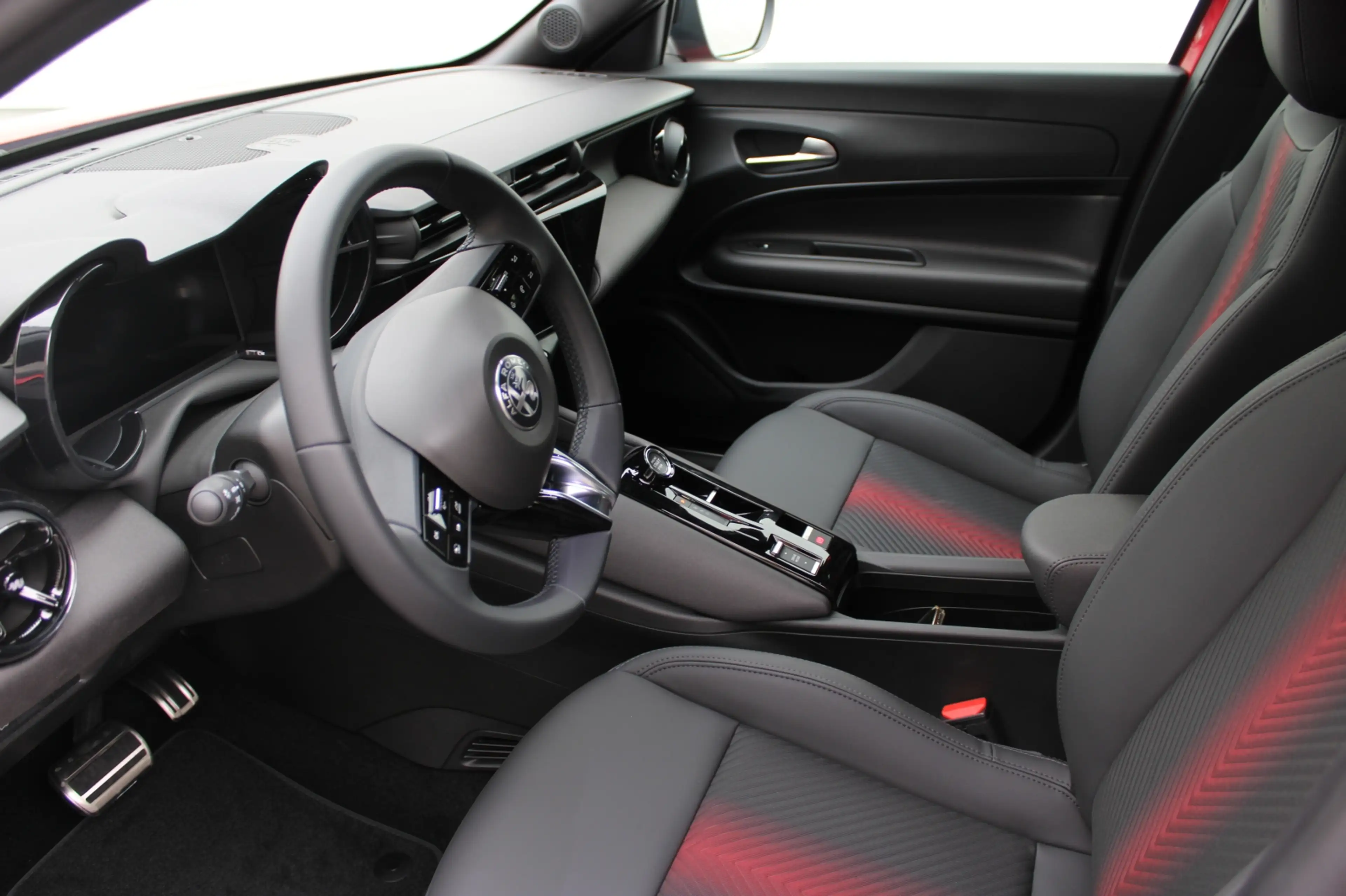 Alfa Romeo Junior Junior Q4 Ibrida 145 TI — photo 4