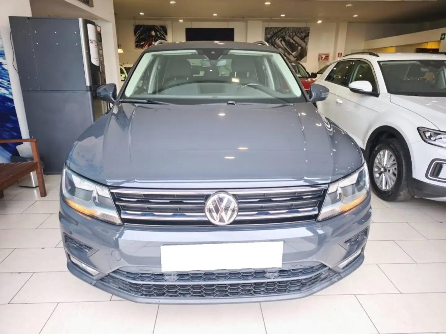Volkswagen Tiguan 2.0 TDI SCR Business BlueMotion Technology Grau - 2