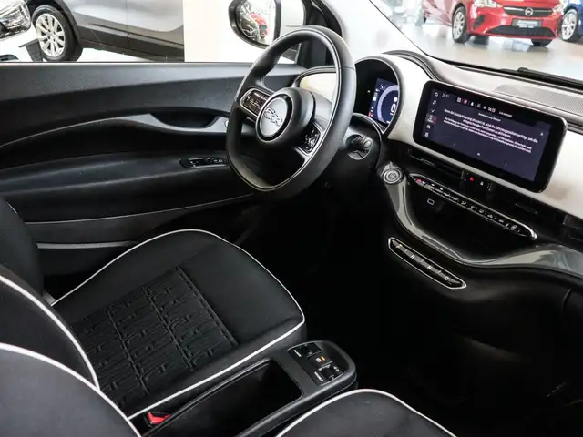 Fiat 500e view 3